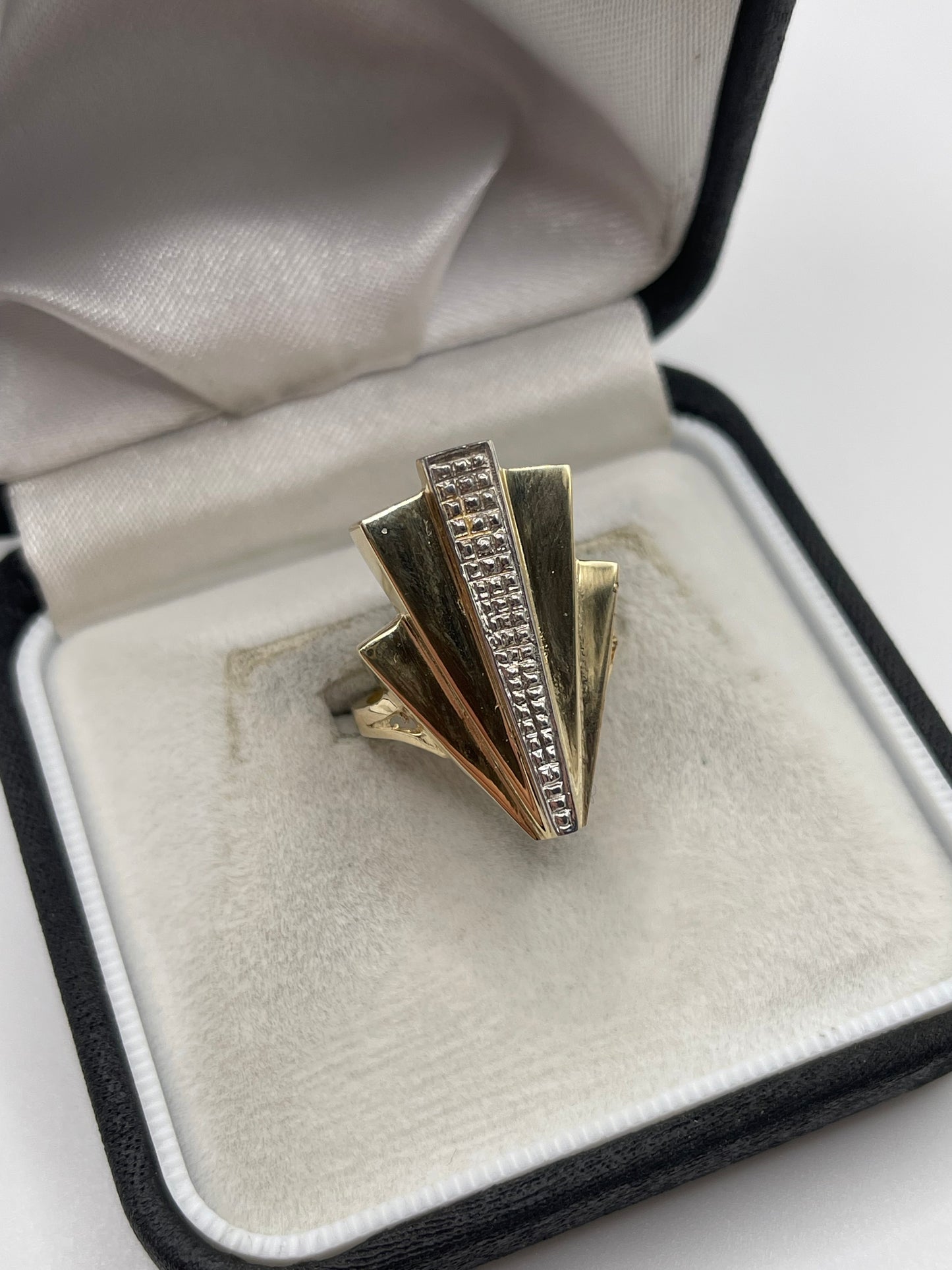 9ct gold art deco style ring
