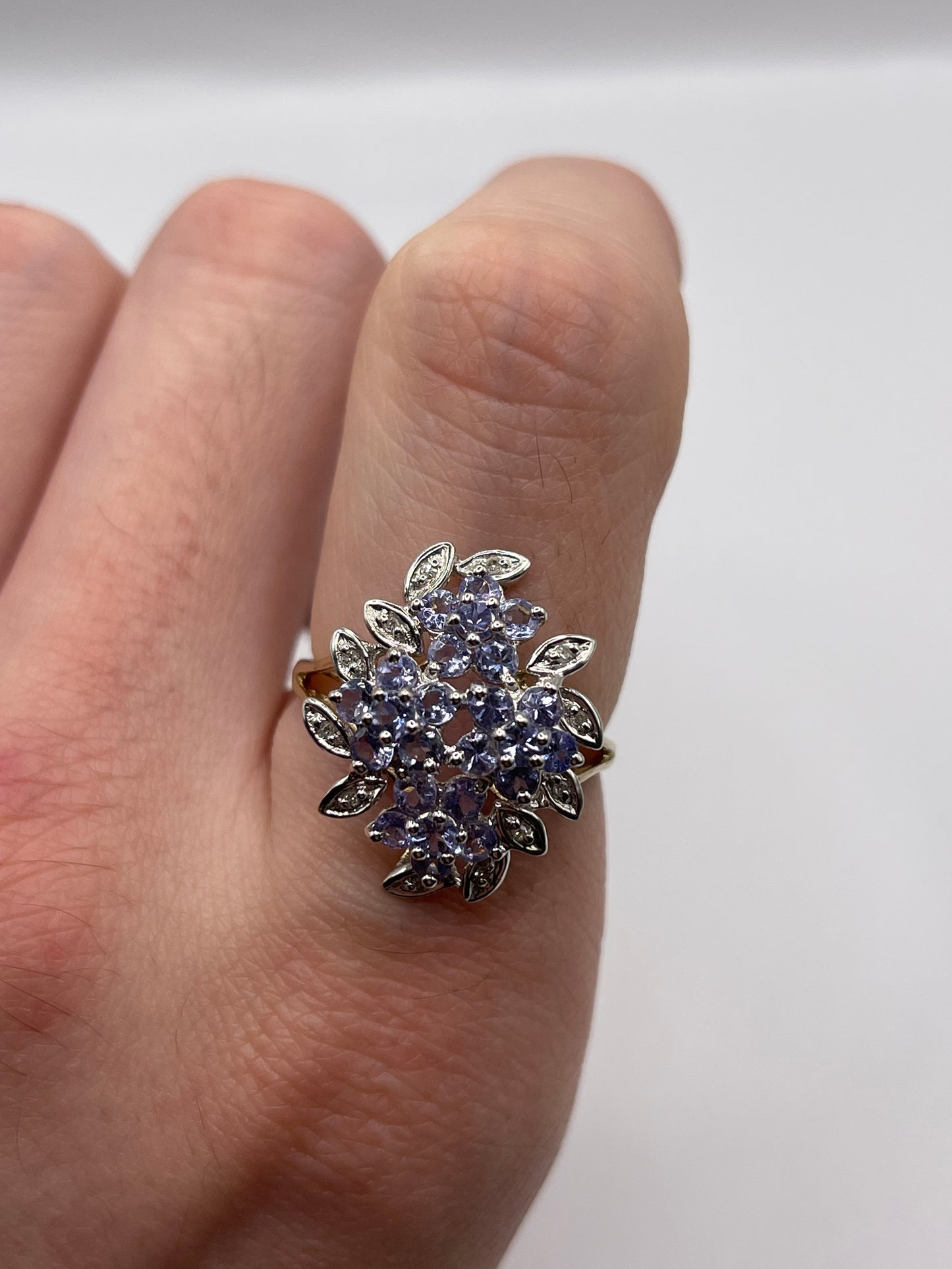 9ct gold tanzanite and diamond ring