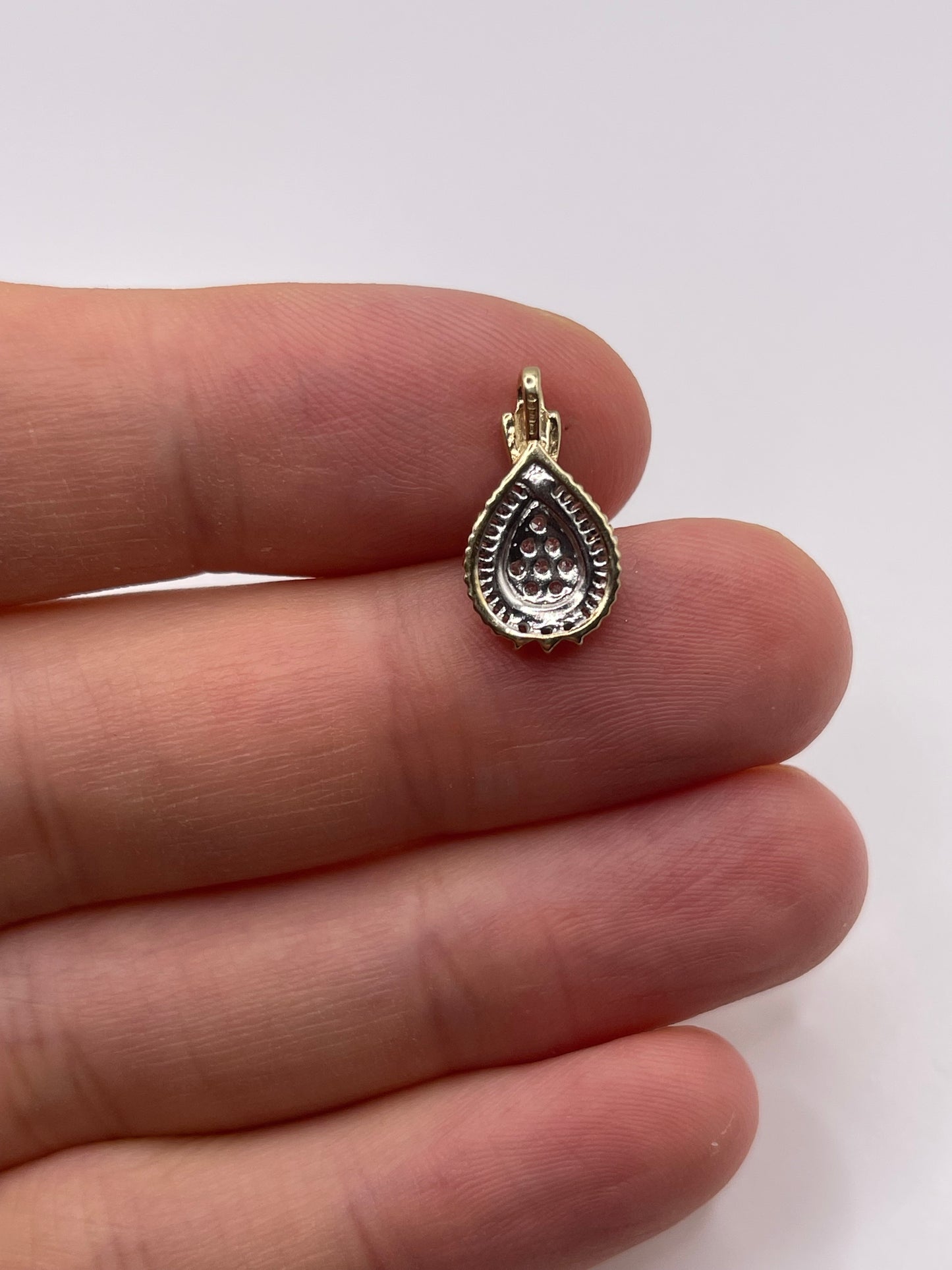 9ct gold diamond cluster pendant