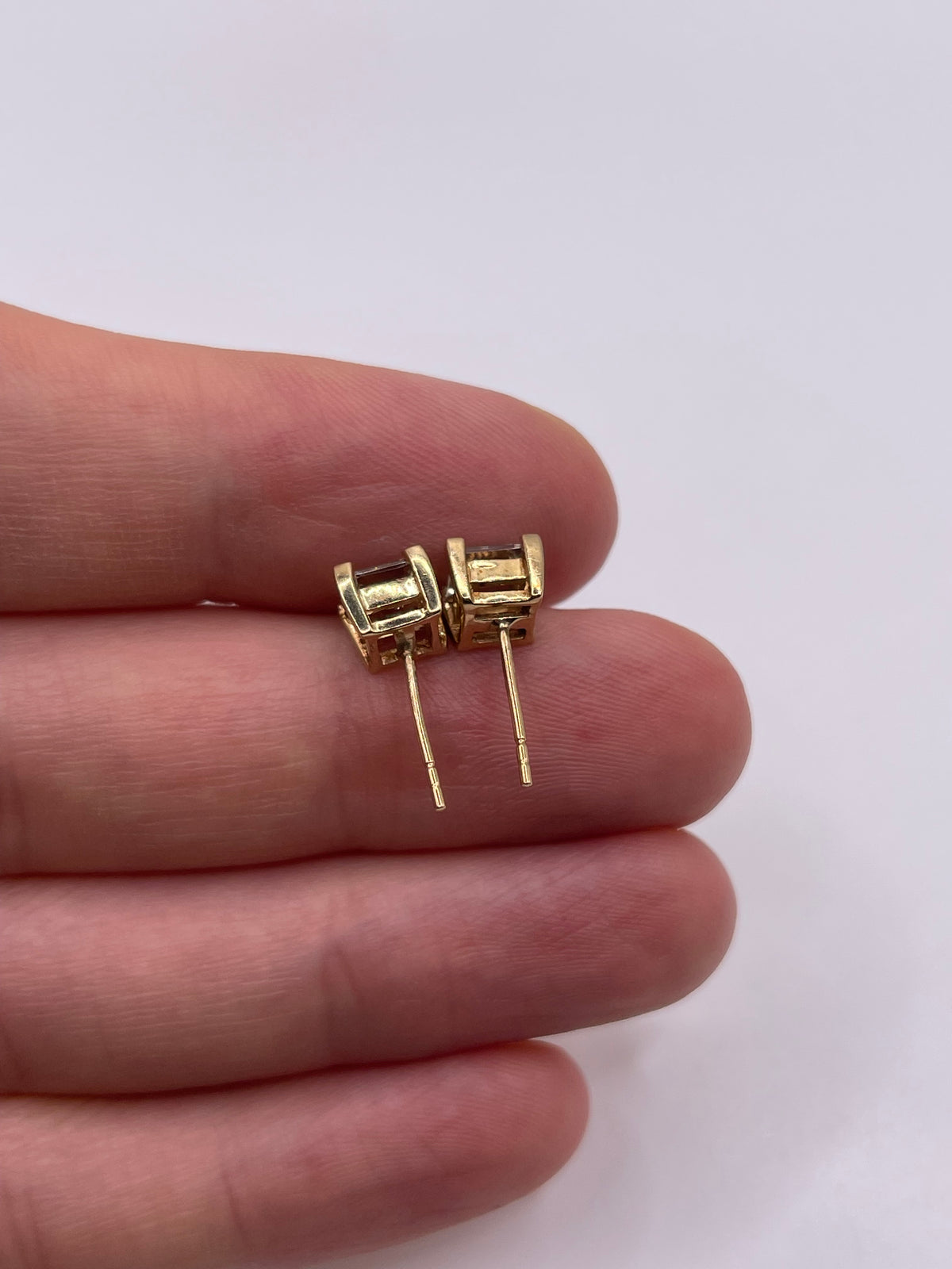 9ct gold quartz earrings