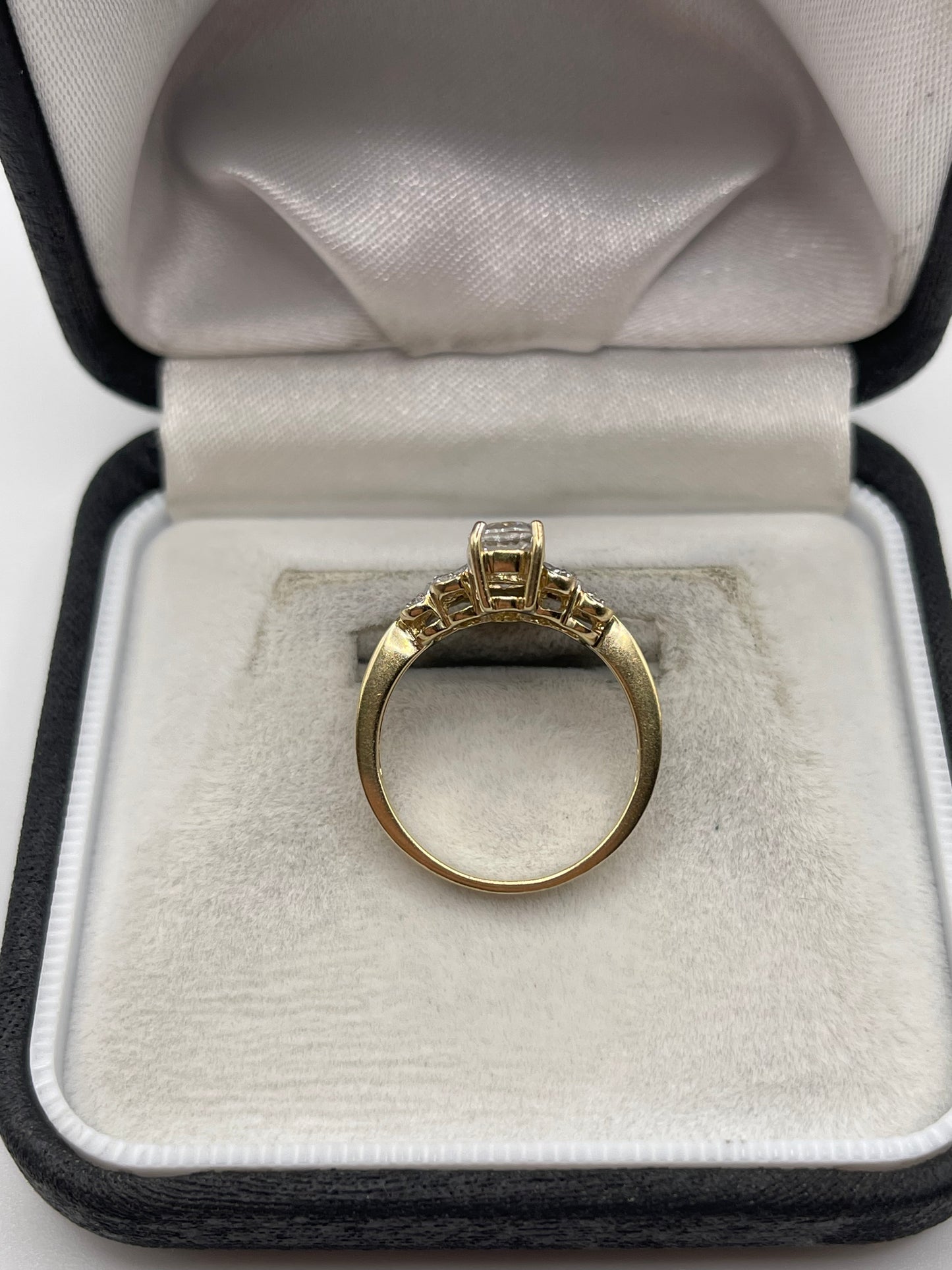 9ct gold white zircon ring
