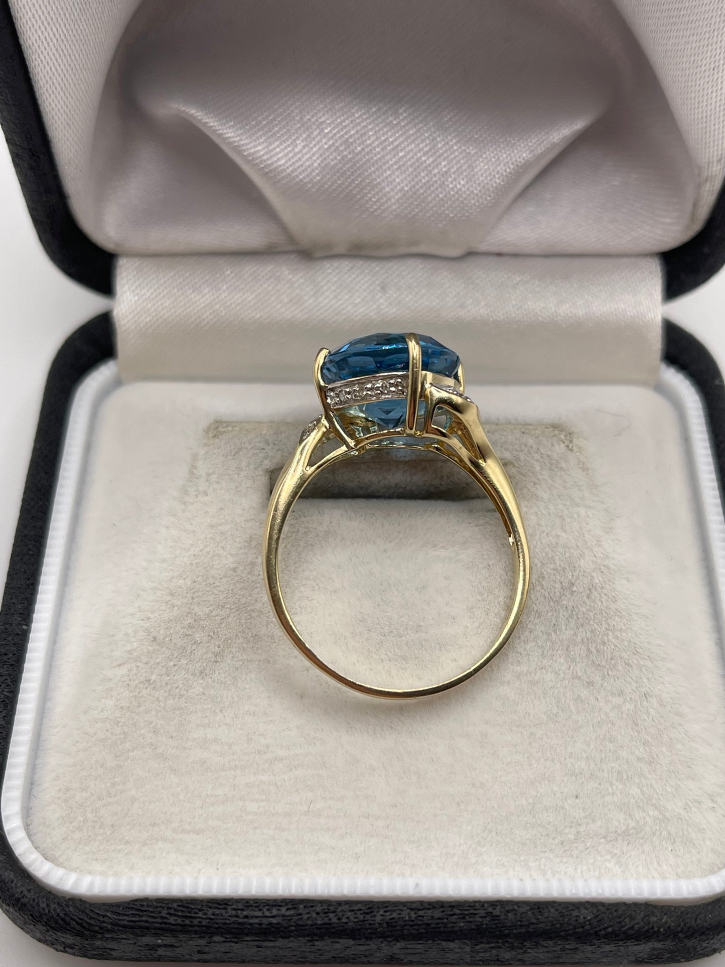9ct gold blue topaz and diamond ring