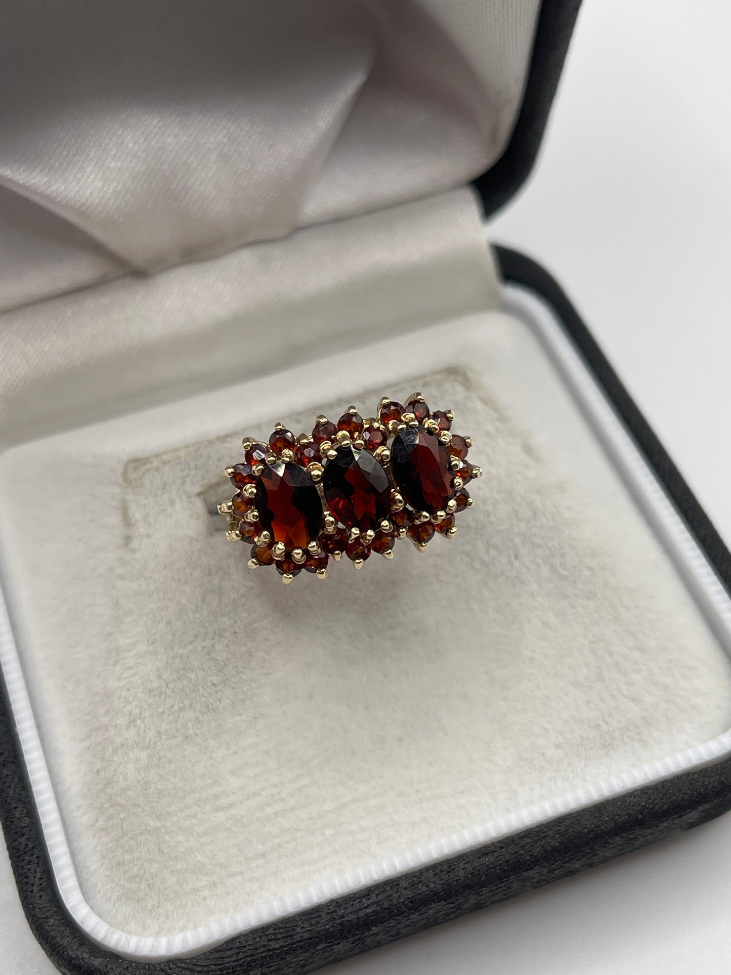 9ct gold garnet cluster ring
