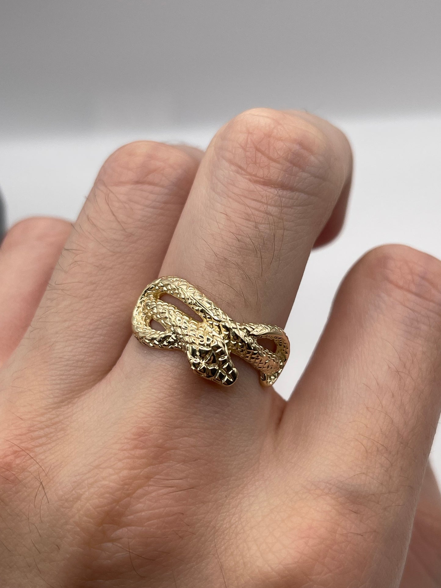 9ct gold snake ring