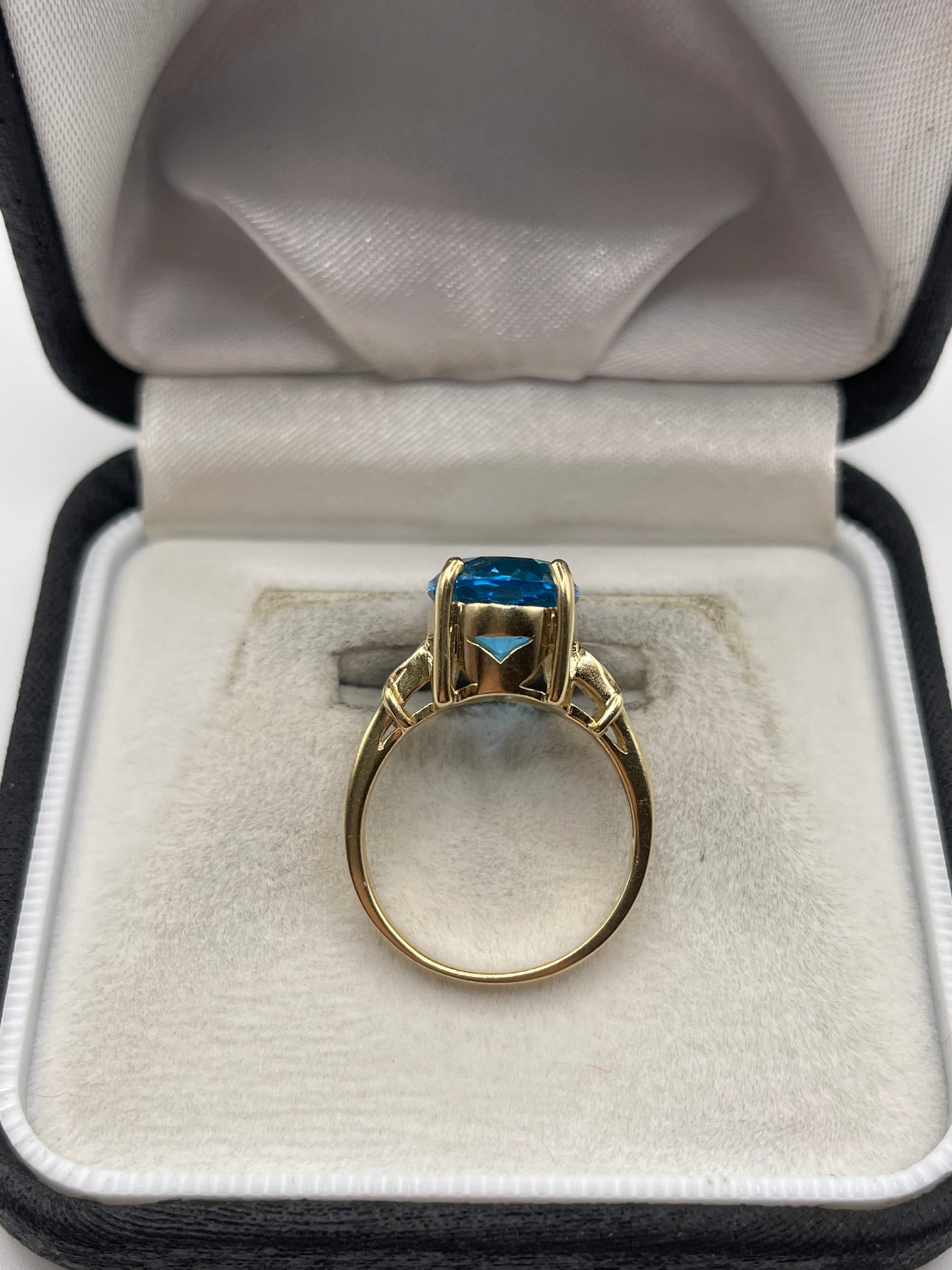 9ct gold blue topaz ring