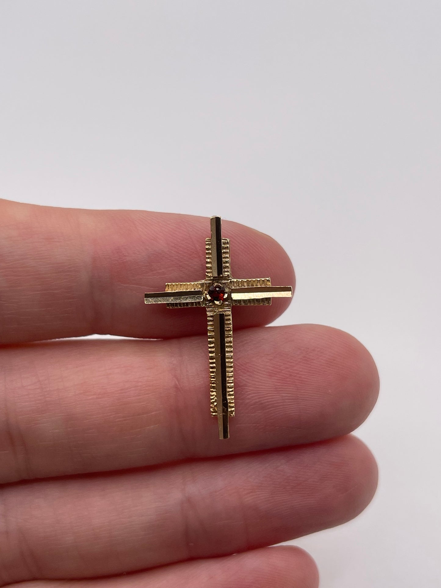 9ct gold garnet cross pendant