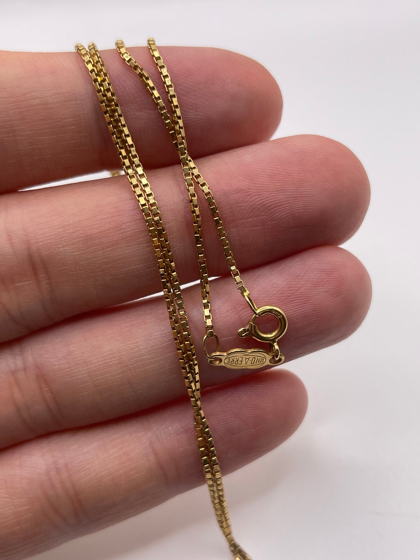 18ct gold chain 205