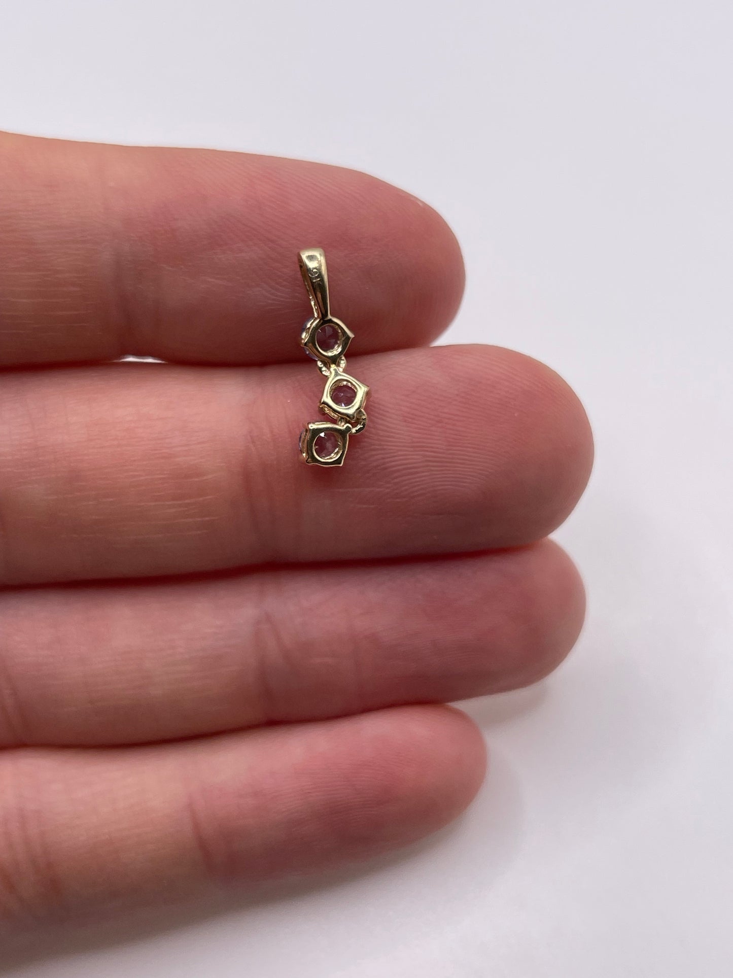 9ct gold tanzanite pendant