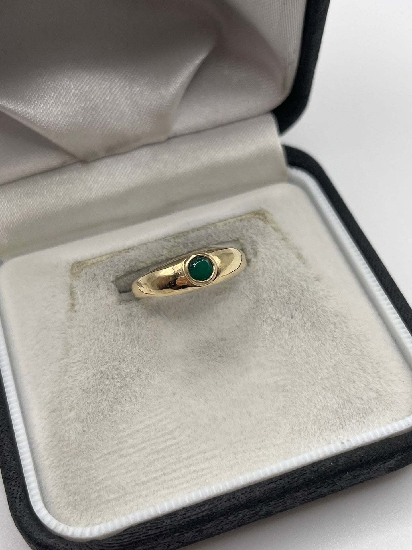 9ct gold green agate gypsy ring