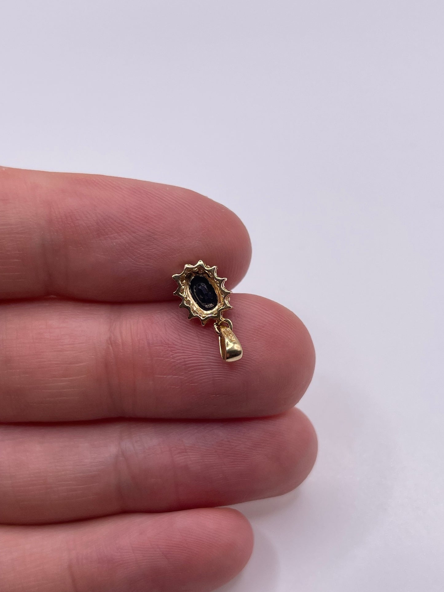 9ct gold sapphire and diamond pendant