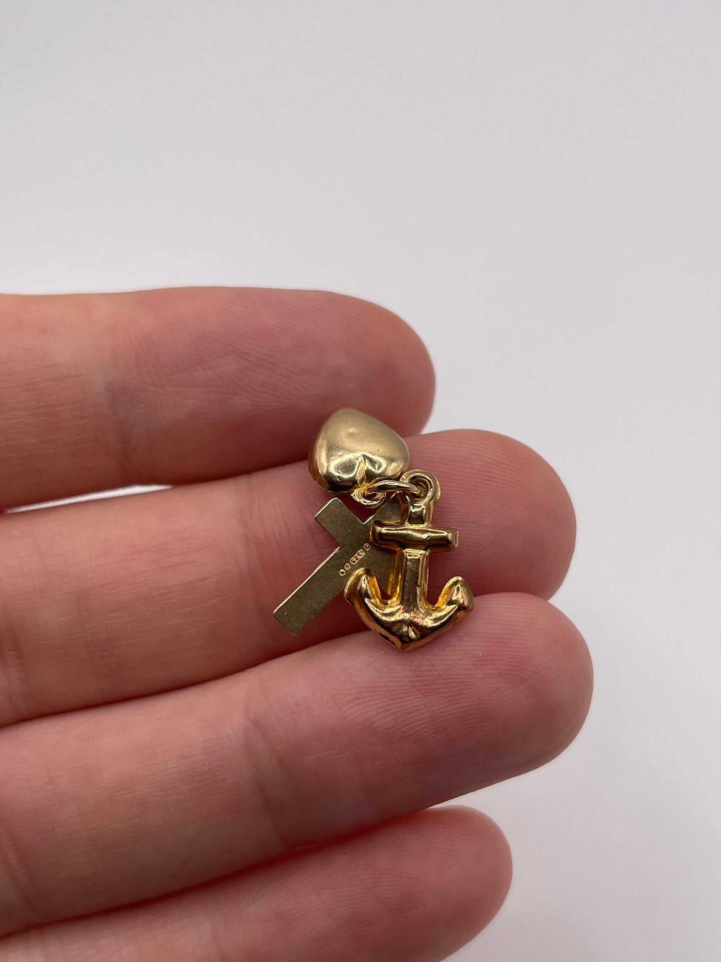 9ct gold hope, faith and charity charm