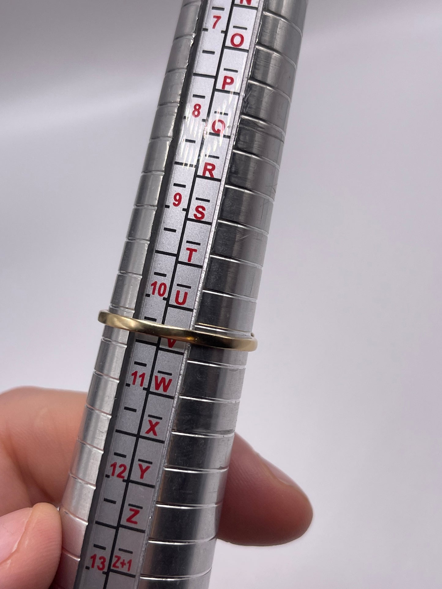 9ct gold spinel ring