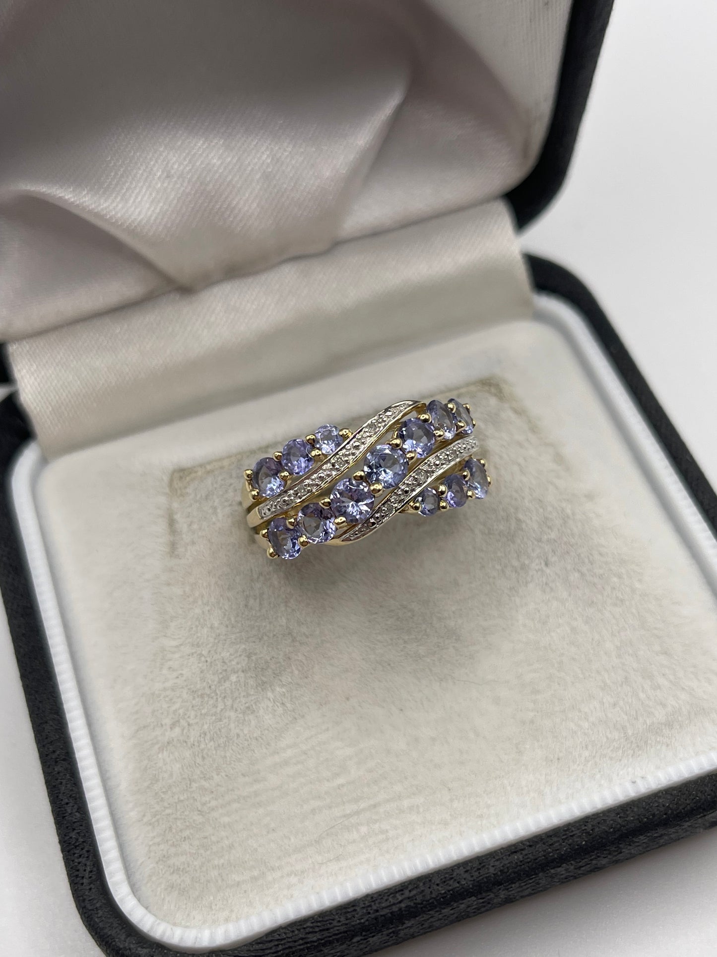 9ct gold tanzanite and diamond ring