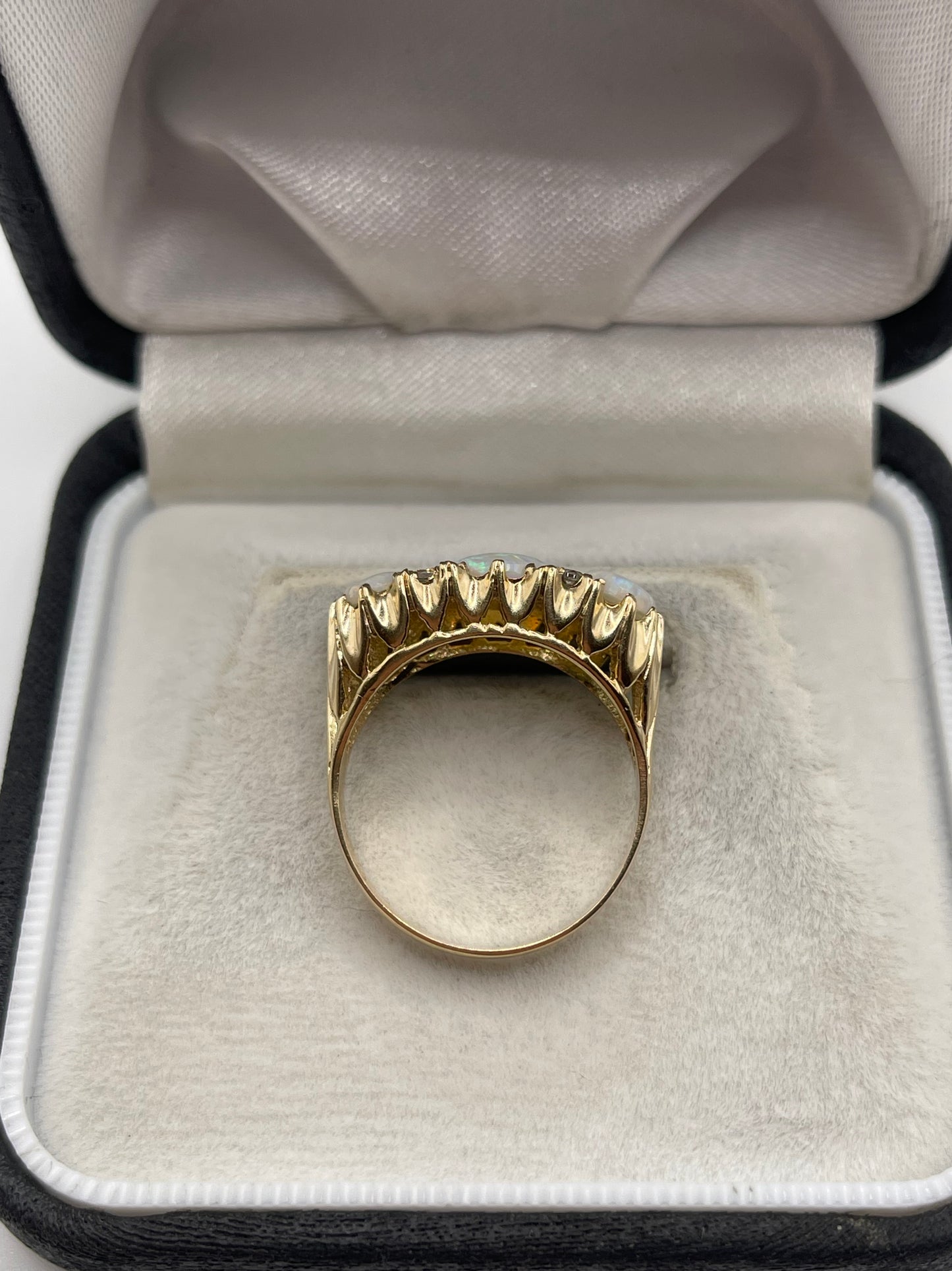 9ct gold opal ring