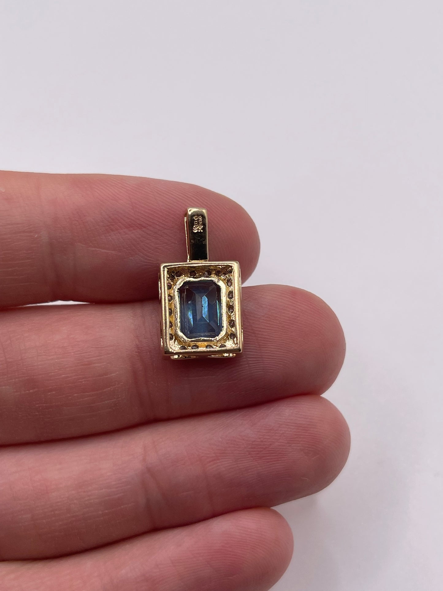 9ct gold topaz and diamond pendant