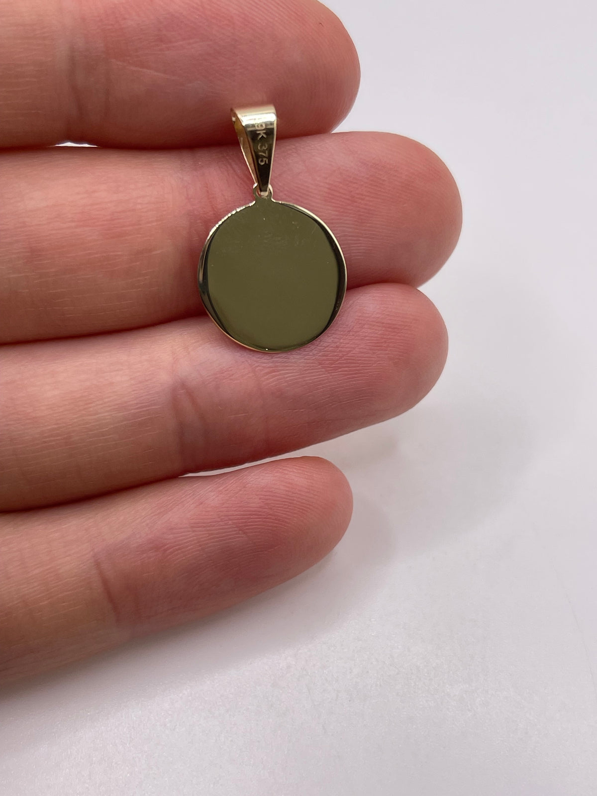 9ct gold medallion pendant