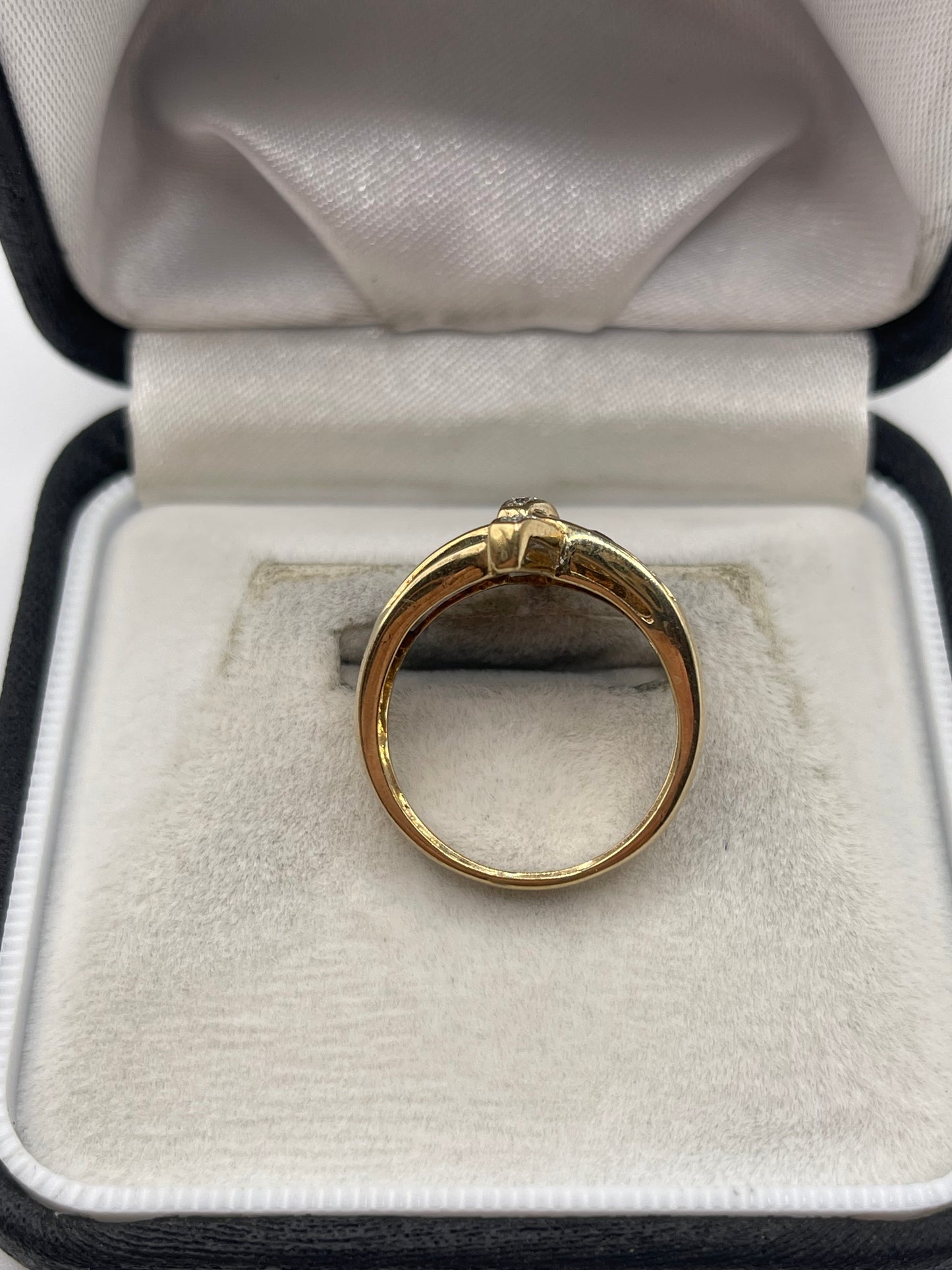 9ct gold garnet and diamond ring