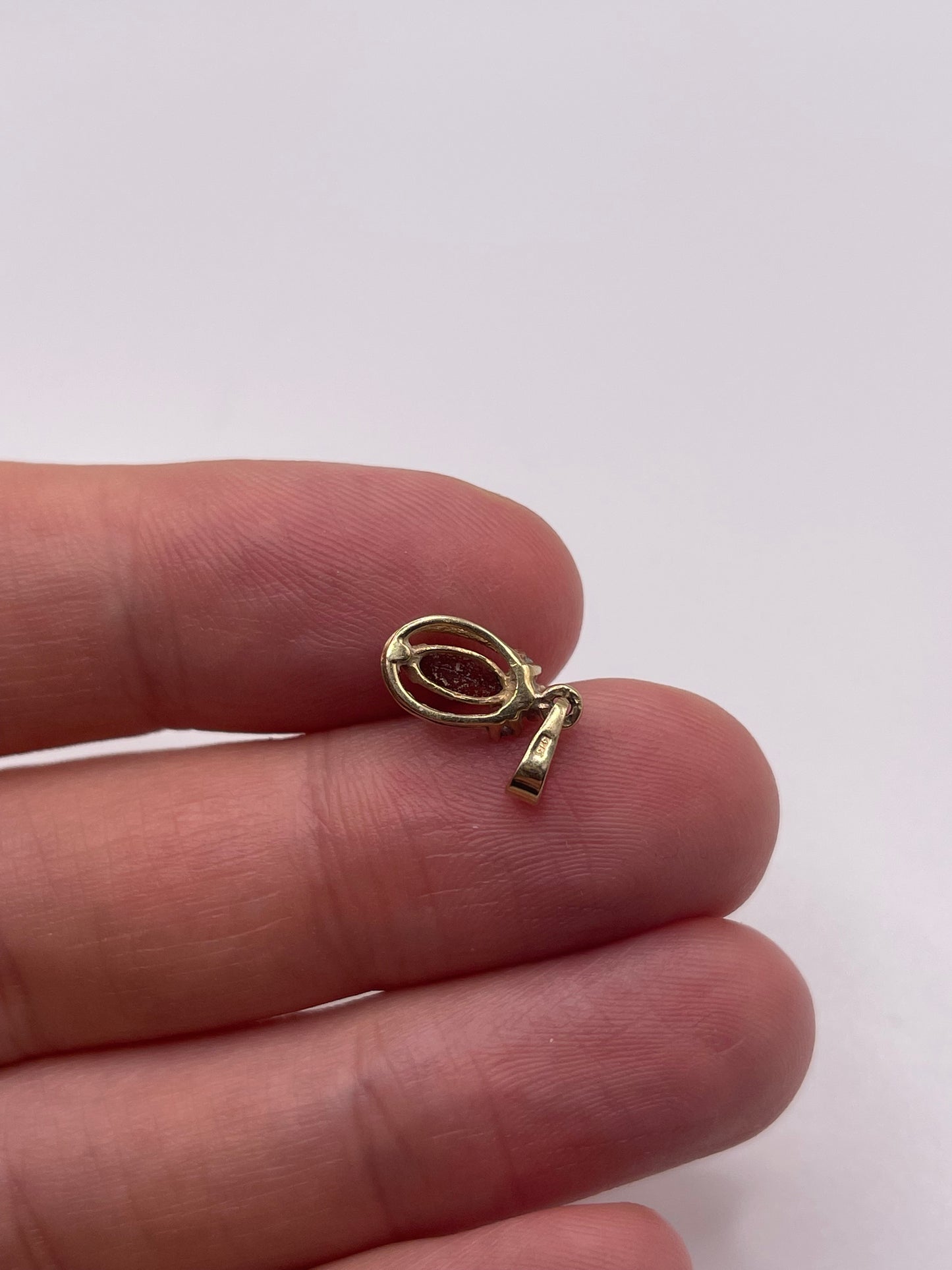 9ct gold garnet and diamond pendant