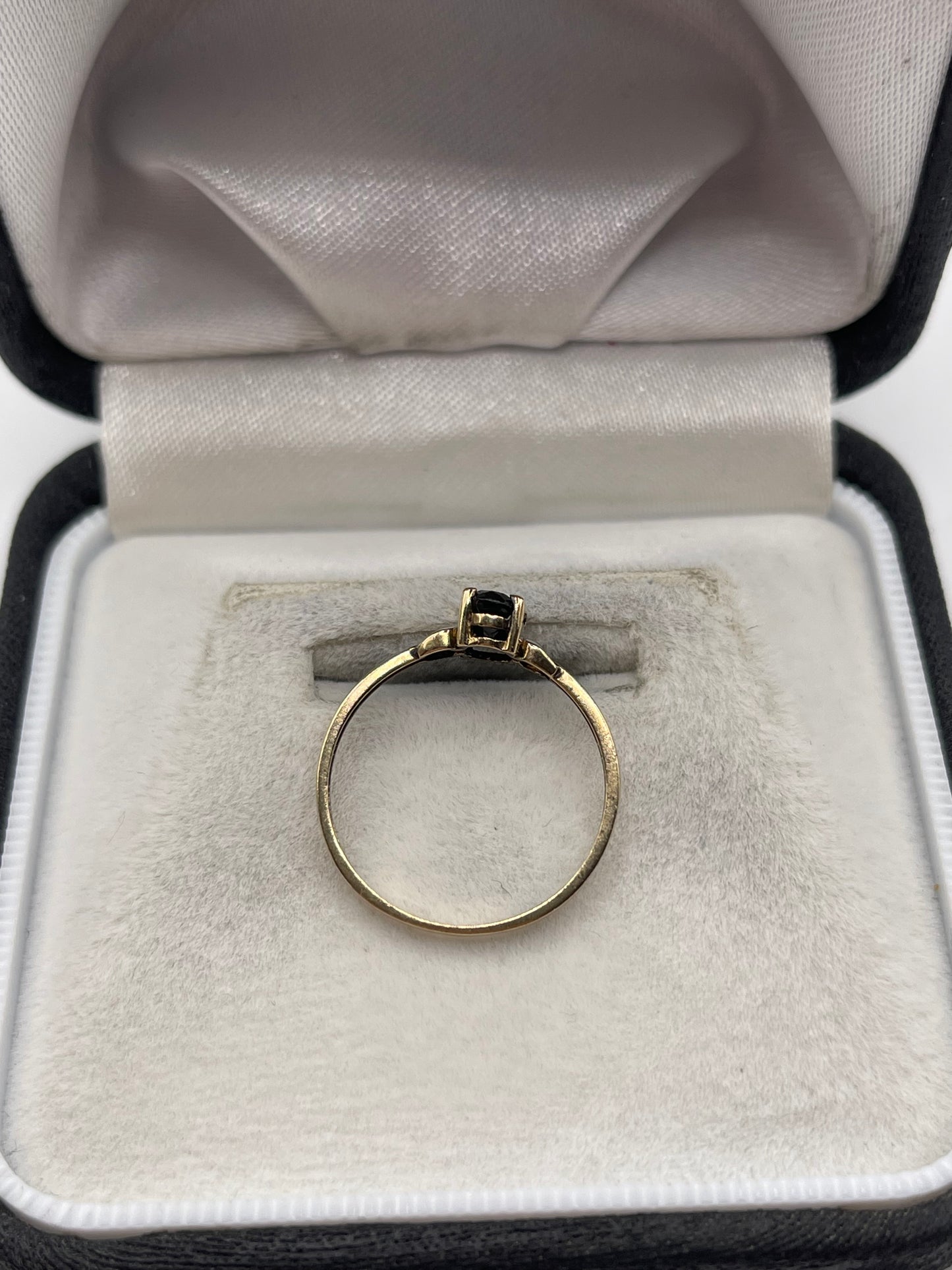 9ct gold sapphire ring