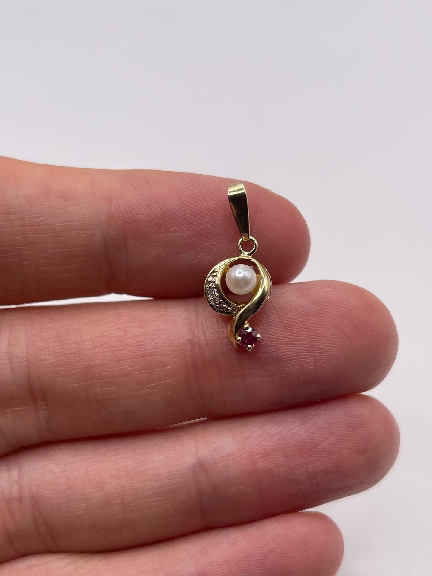 9ct gold pearl, ruby and diamond pendant