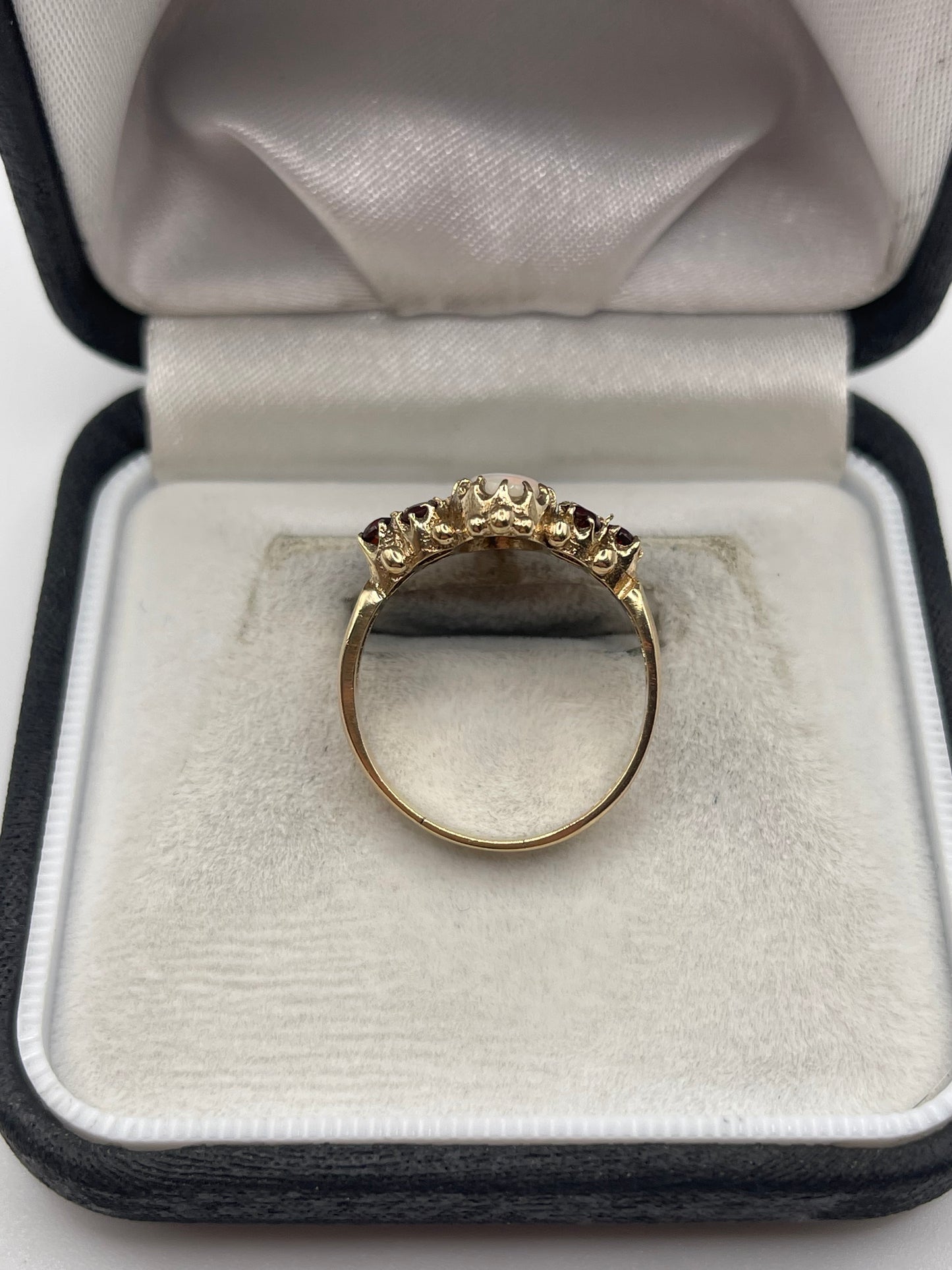 9ct gold opal and garnet ring