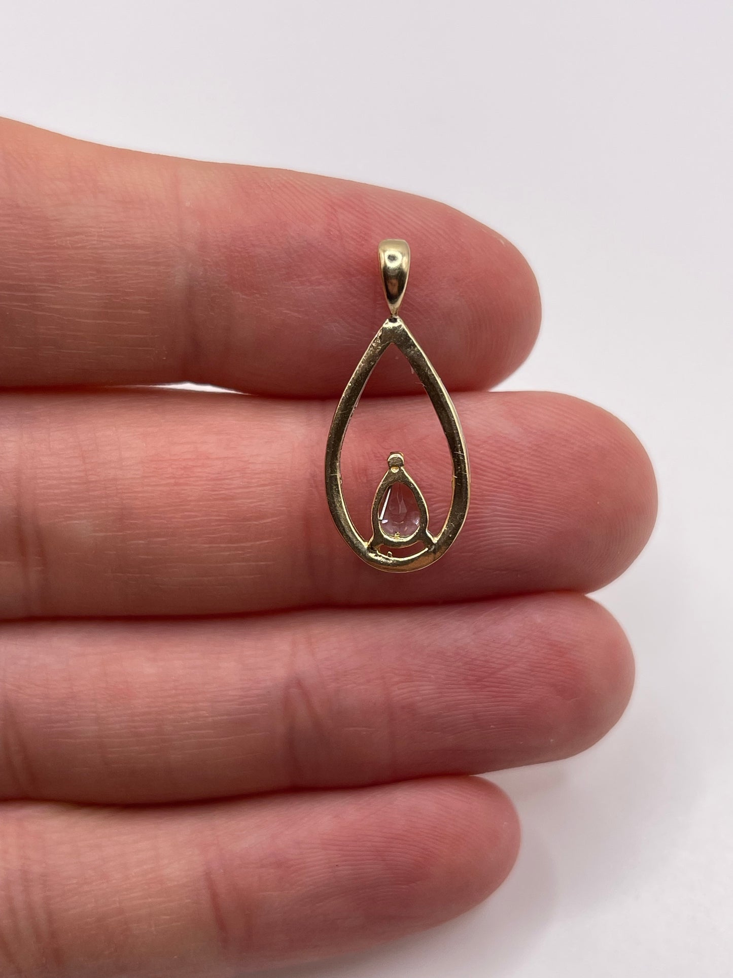 9ct gold blue topaz pendant