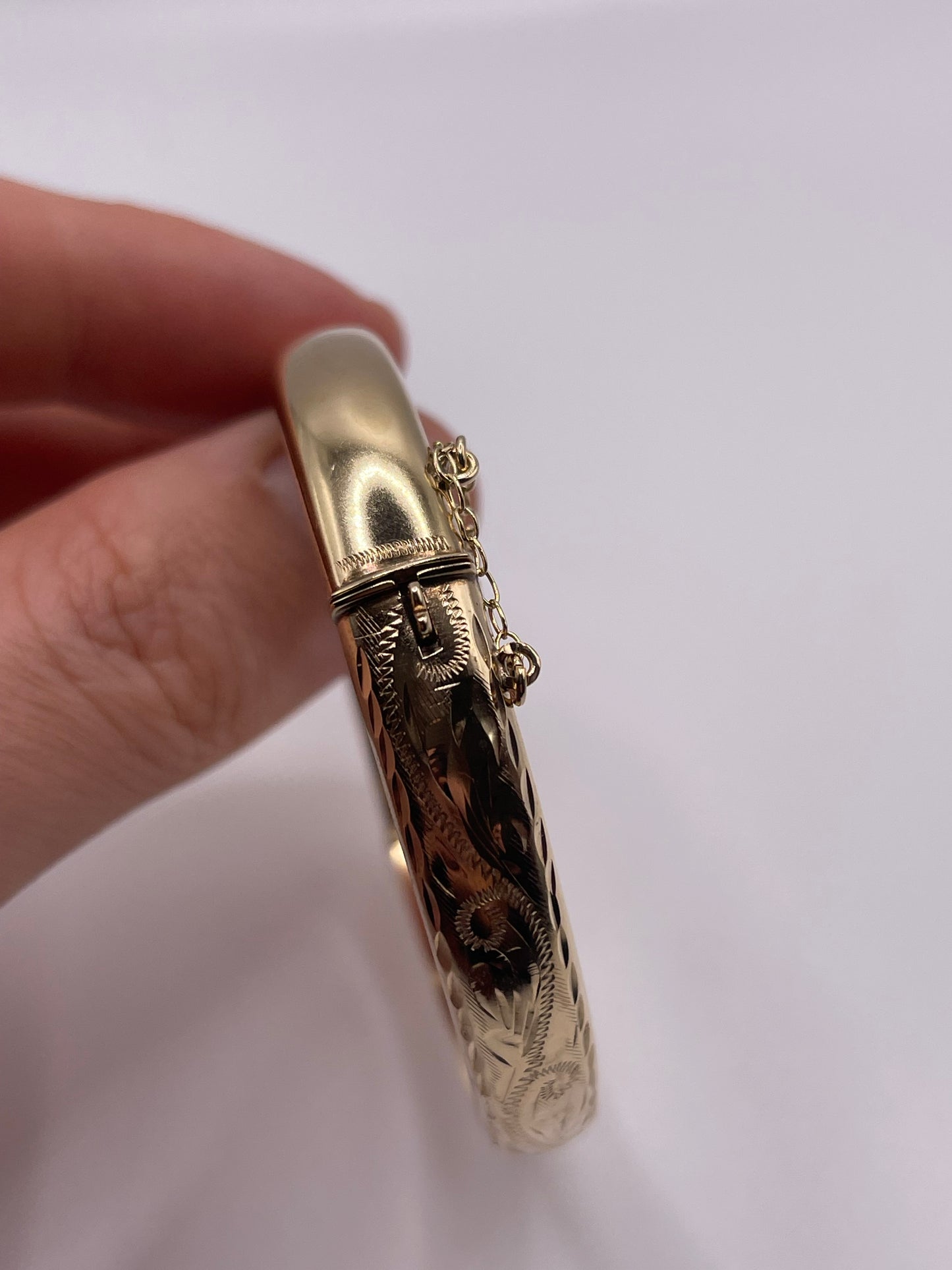 9ct gold bangle