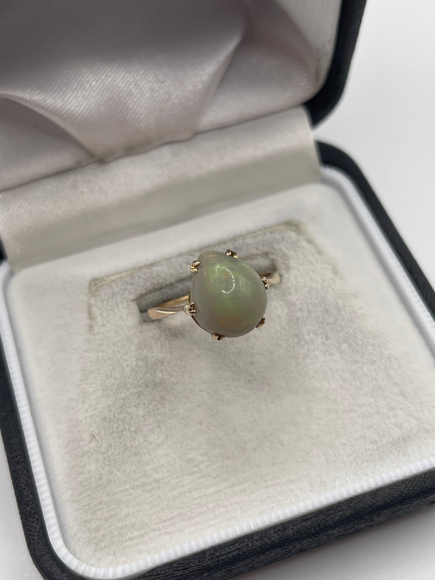 9ct gold opal ring