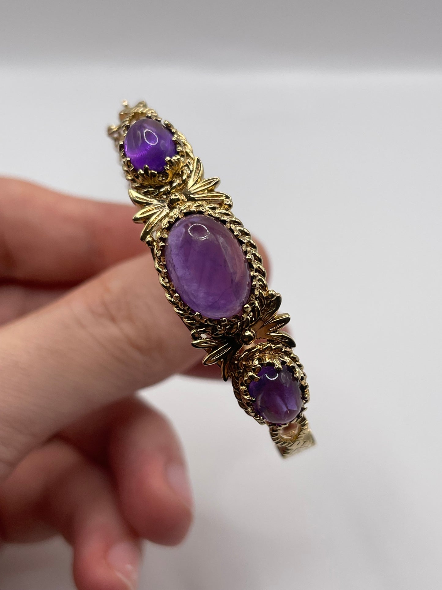 Heavy 9ct gold cabochon amethyst bangle