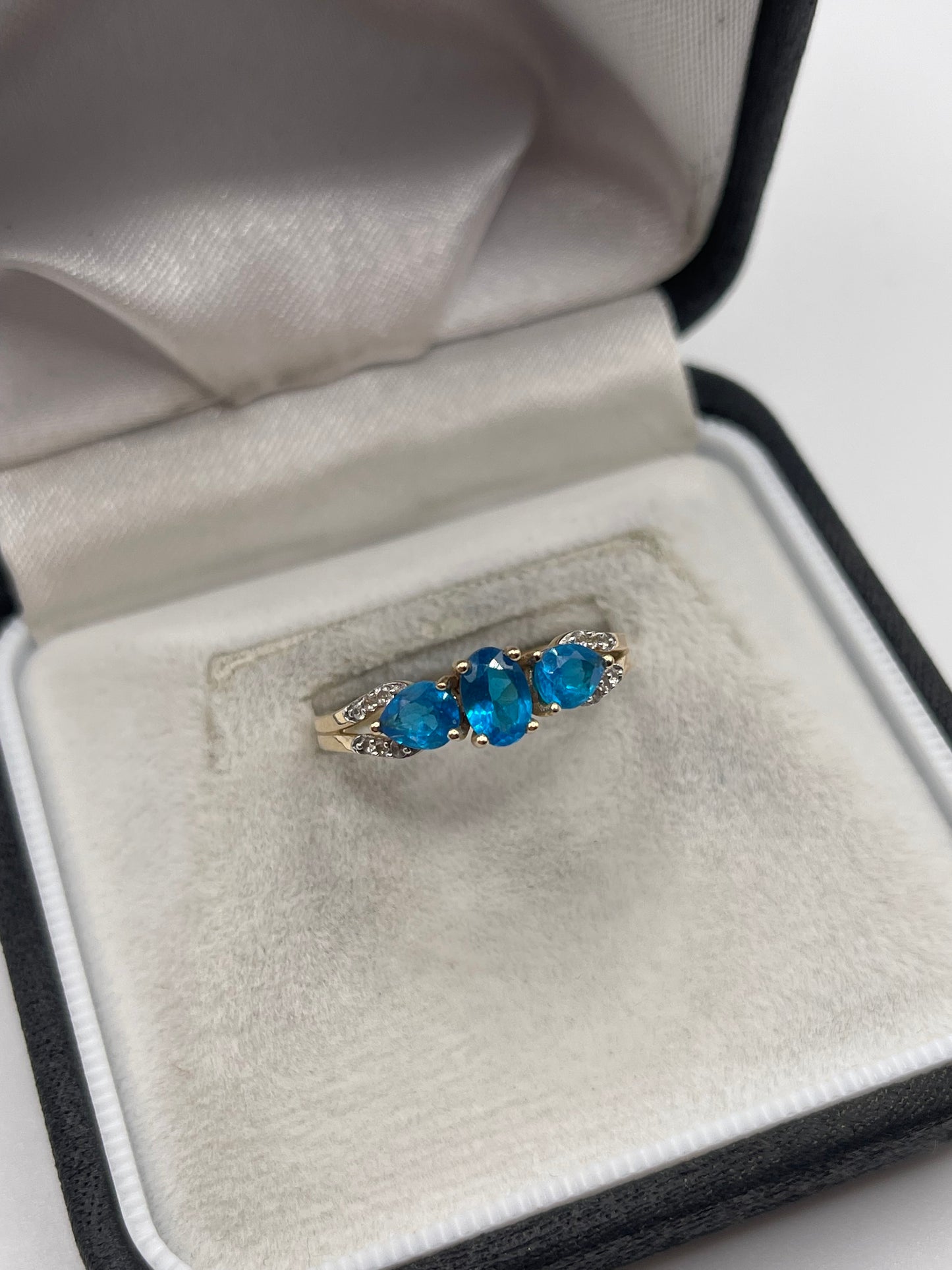 9ct gold blue apatite and zircon ring