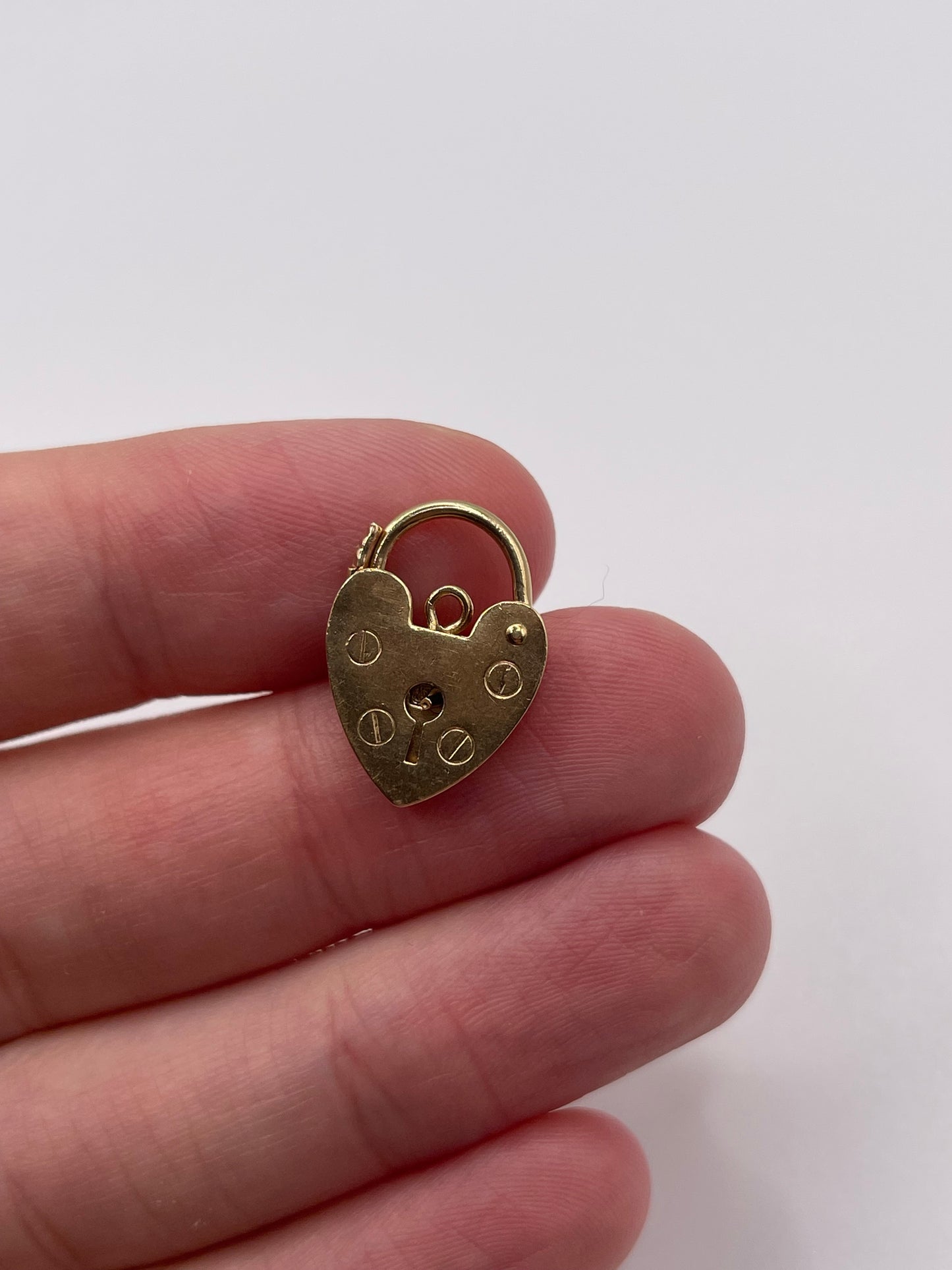 9ct gold padlock 124