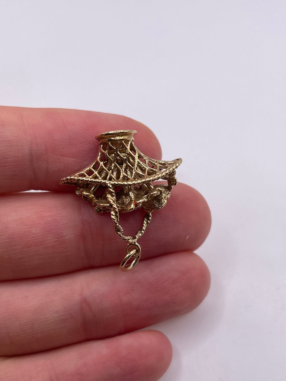 9ct gold basket of flowers charm