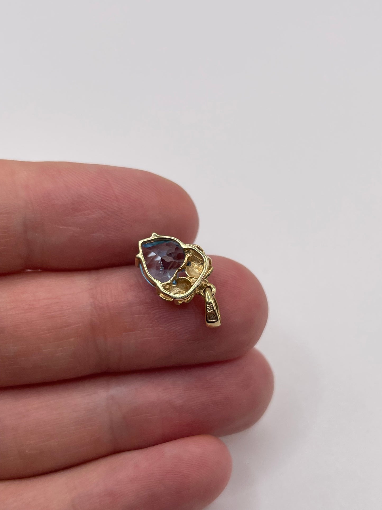 9ct gold topaz and diamond pendant