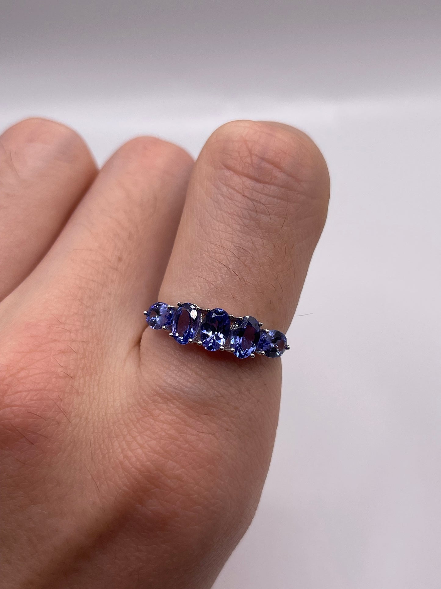 9ct white gold tanzanite ring