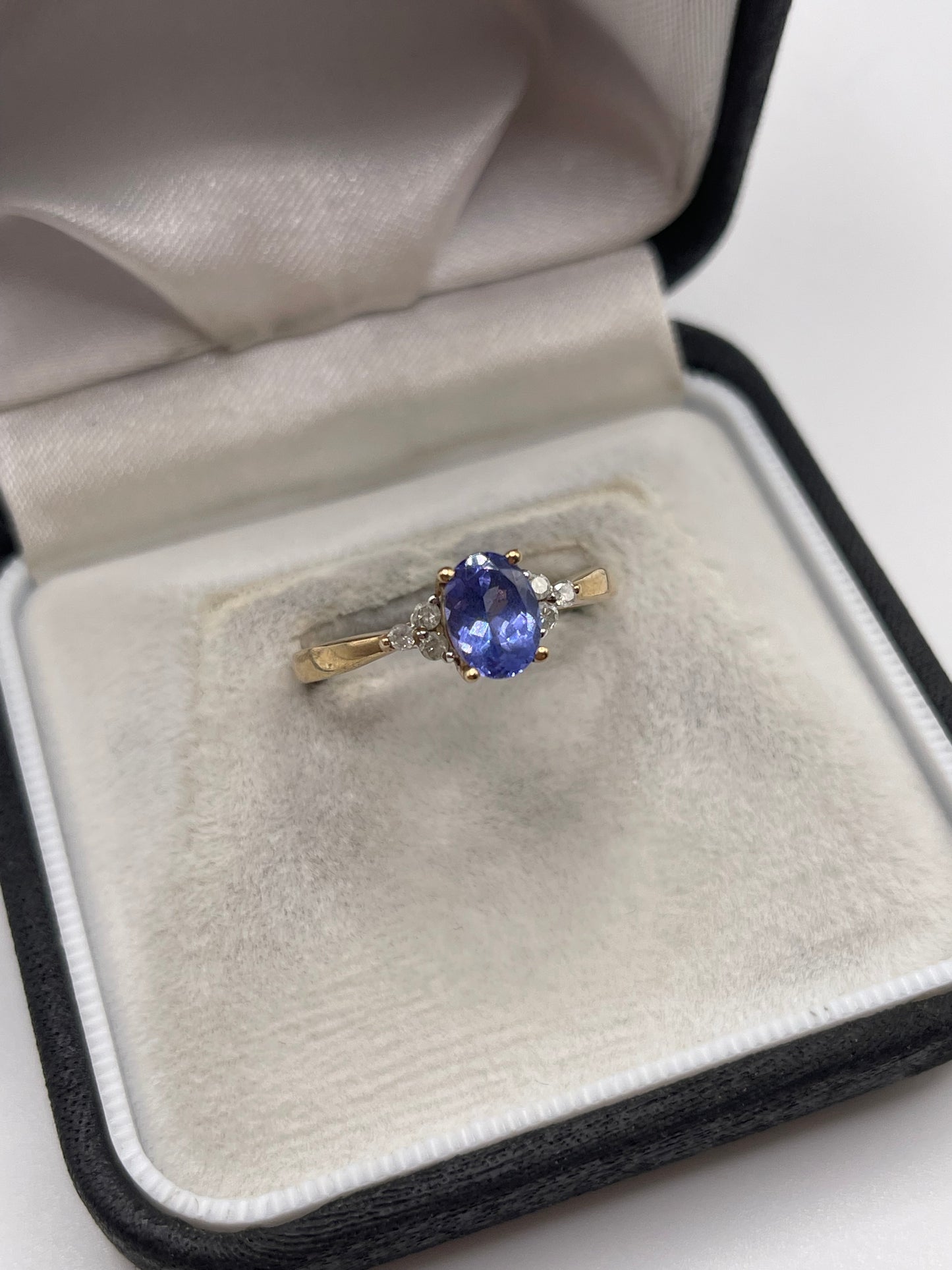 9ct gold tanzanite and diamond ring