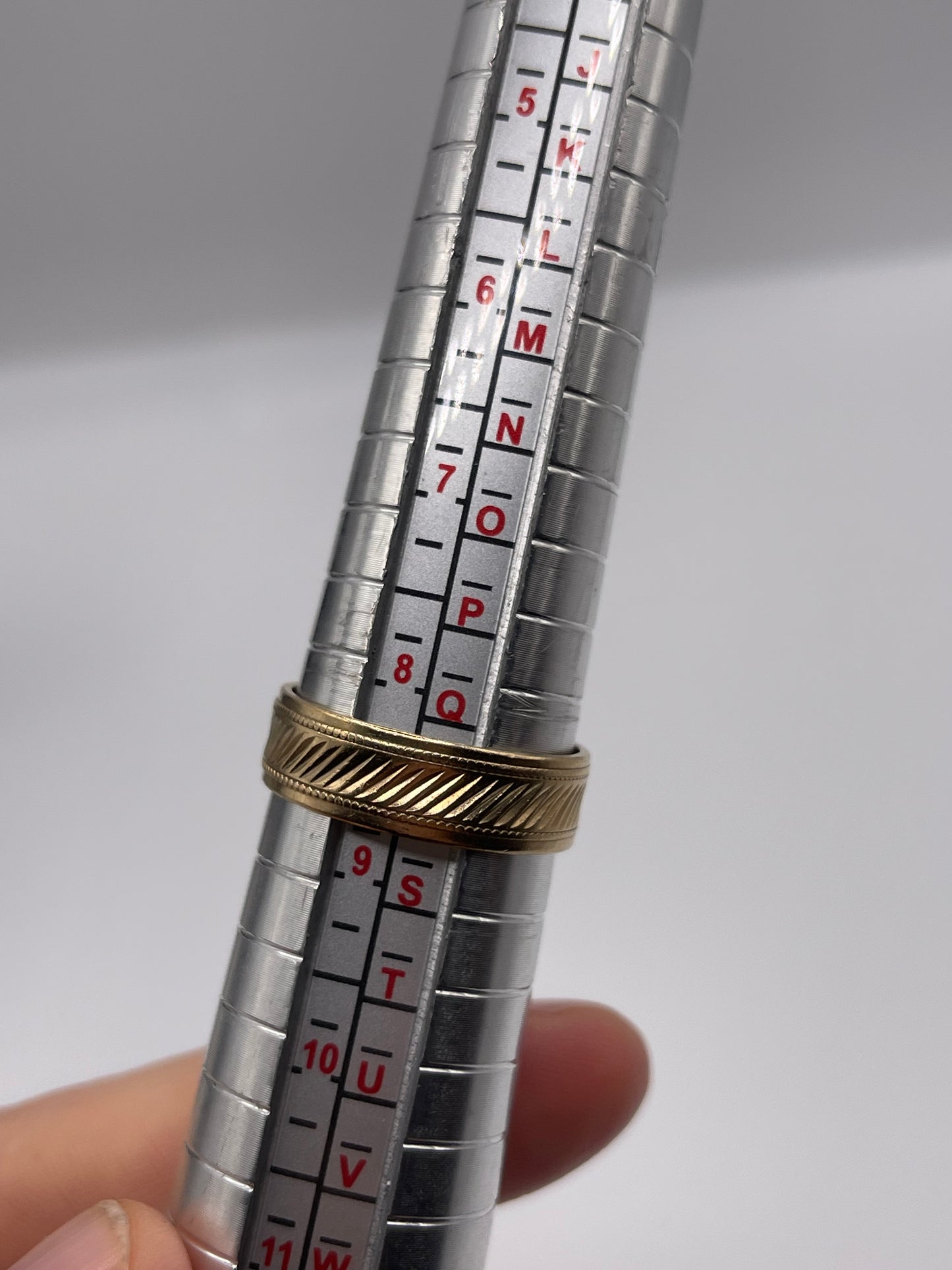 9ct gold patterned band
