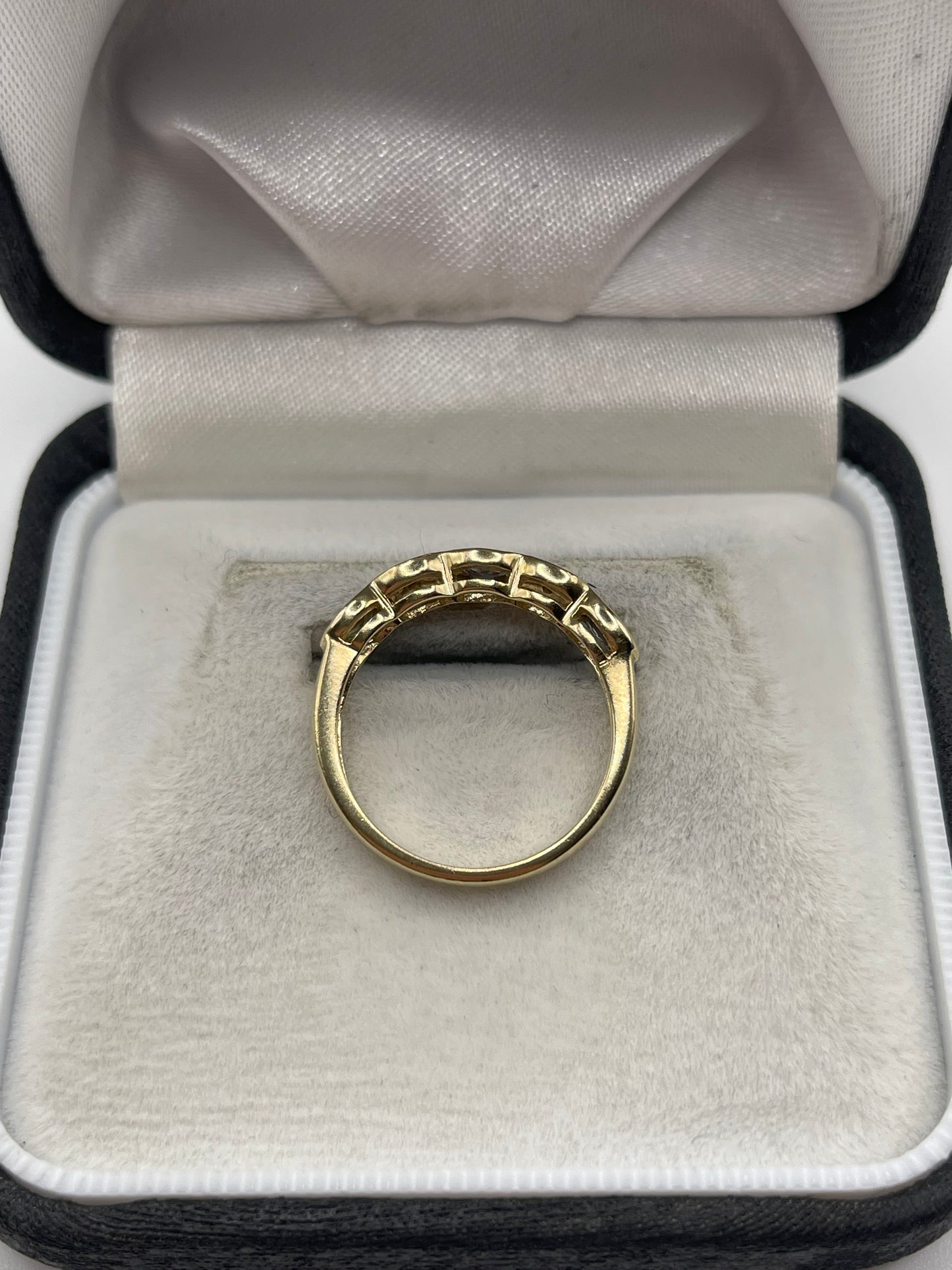 9ct gold tanzanite and diamond ring
