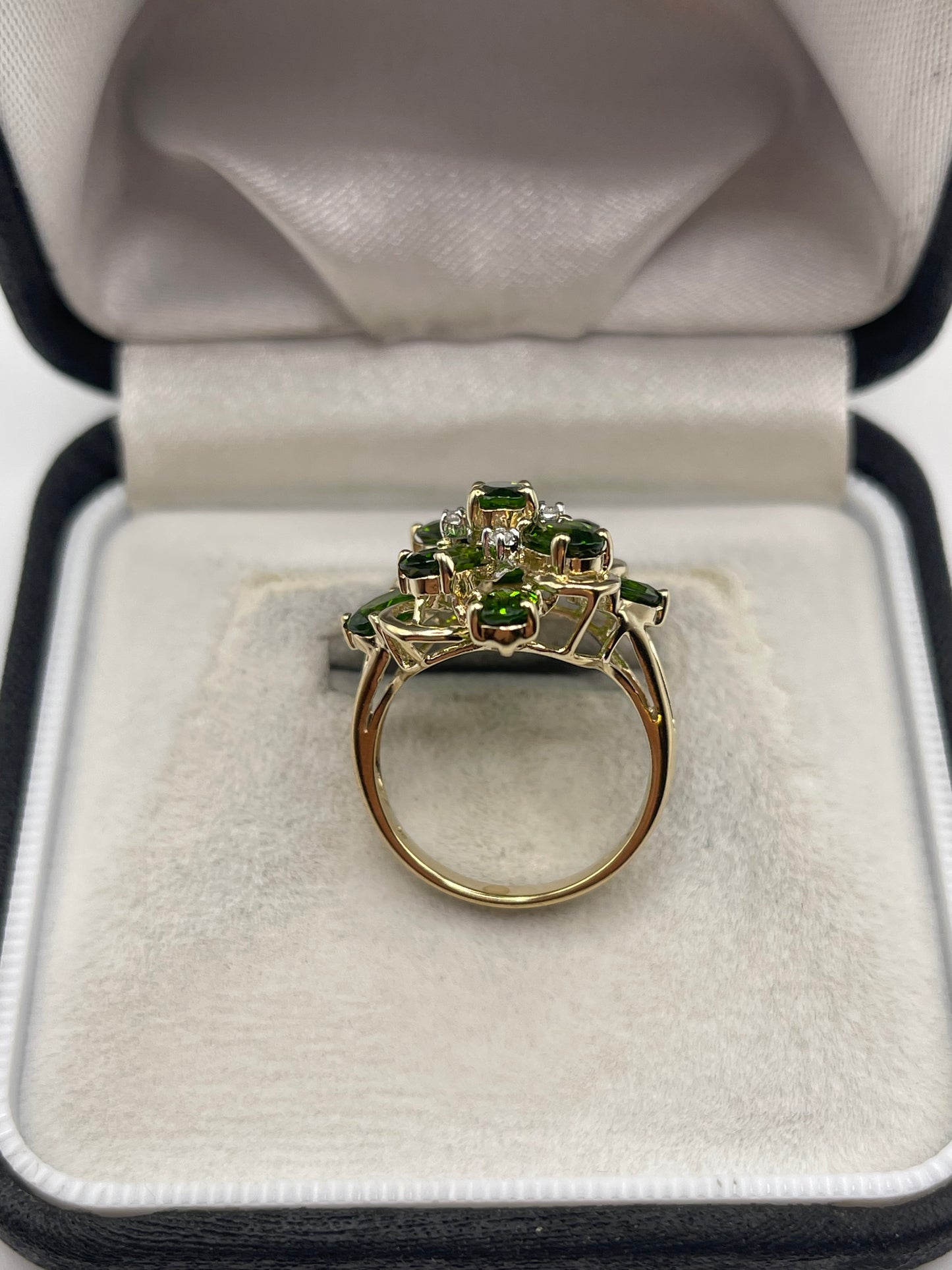 9ct gold diopside and diamond ring
