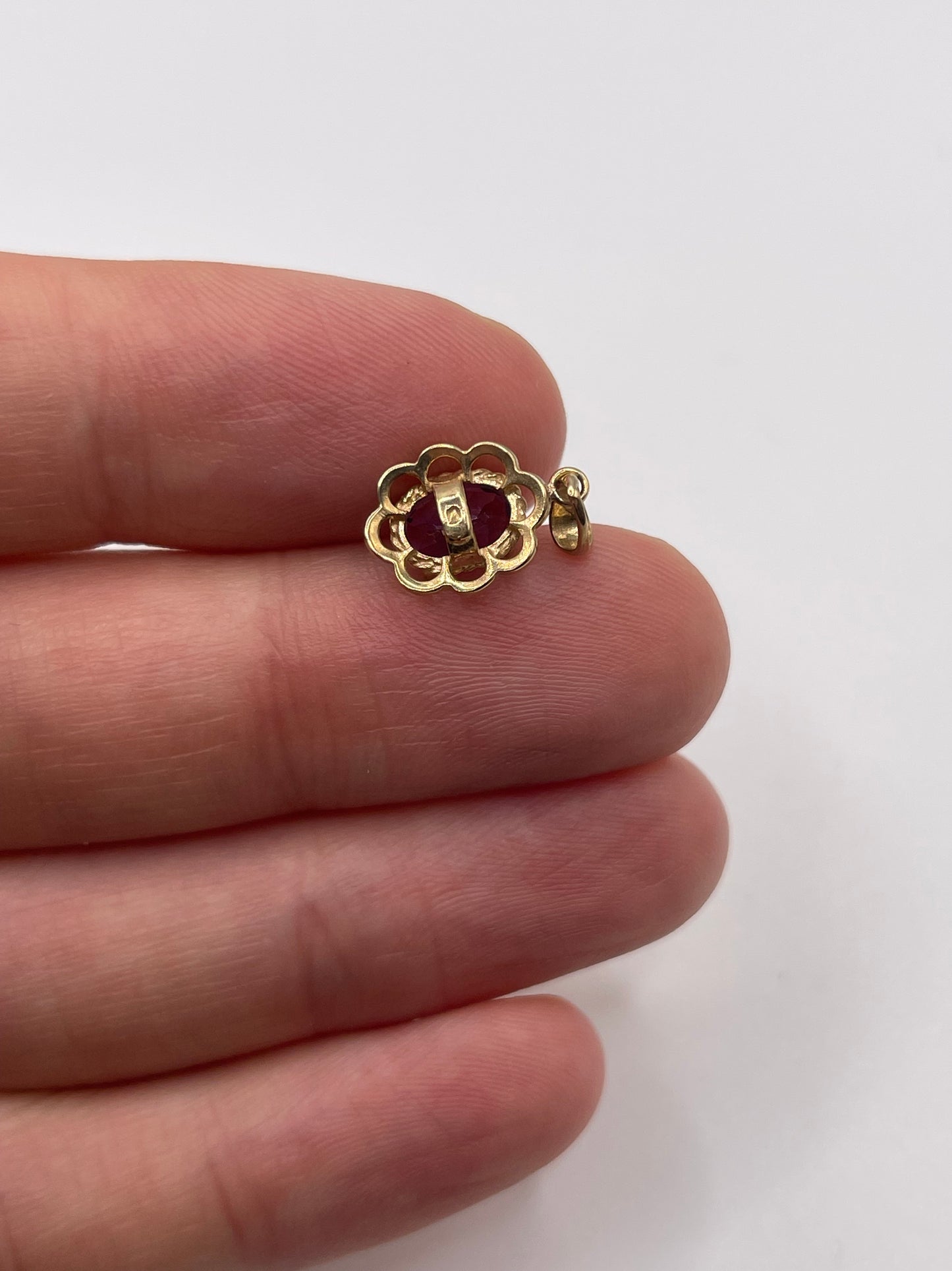 9ct gold amethyst pendant