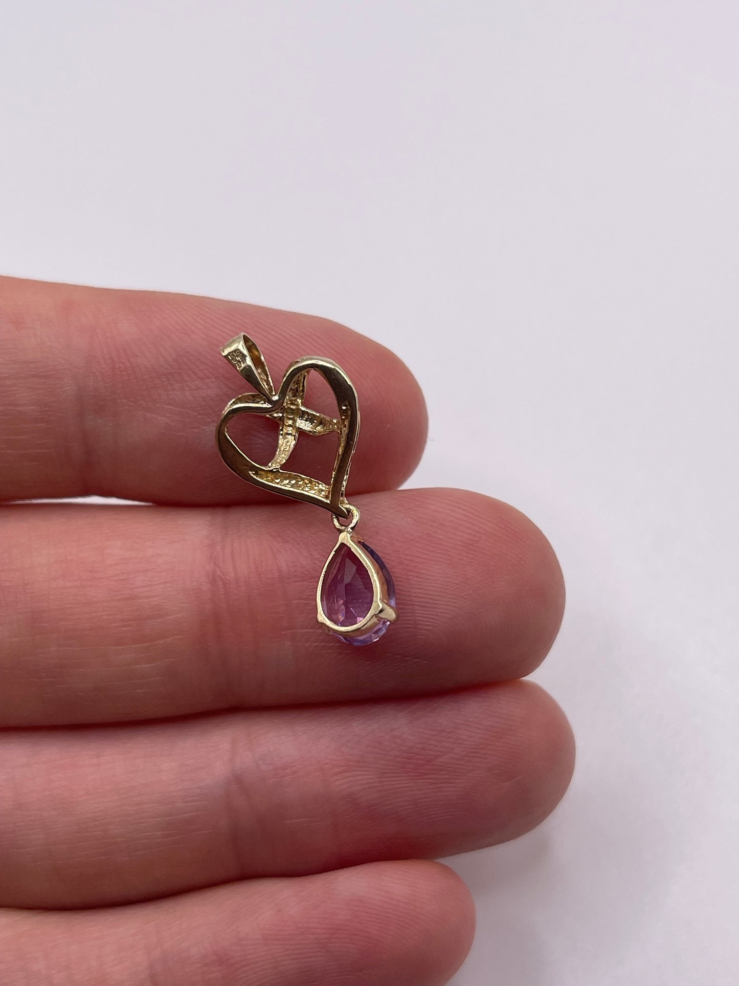 9ct gold amethyst pendant