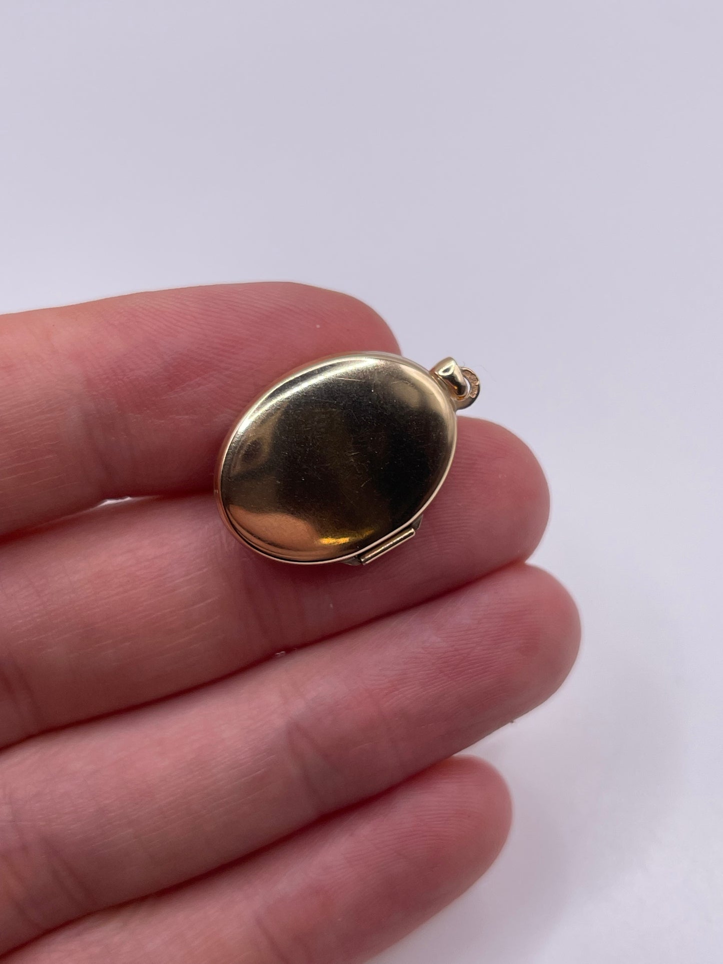9ct gold locket pendant