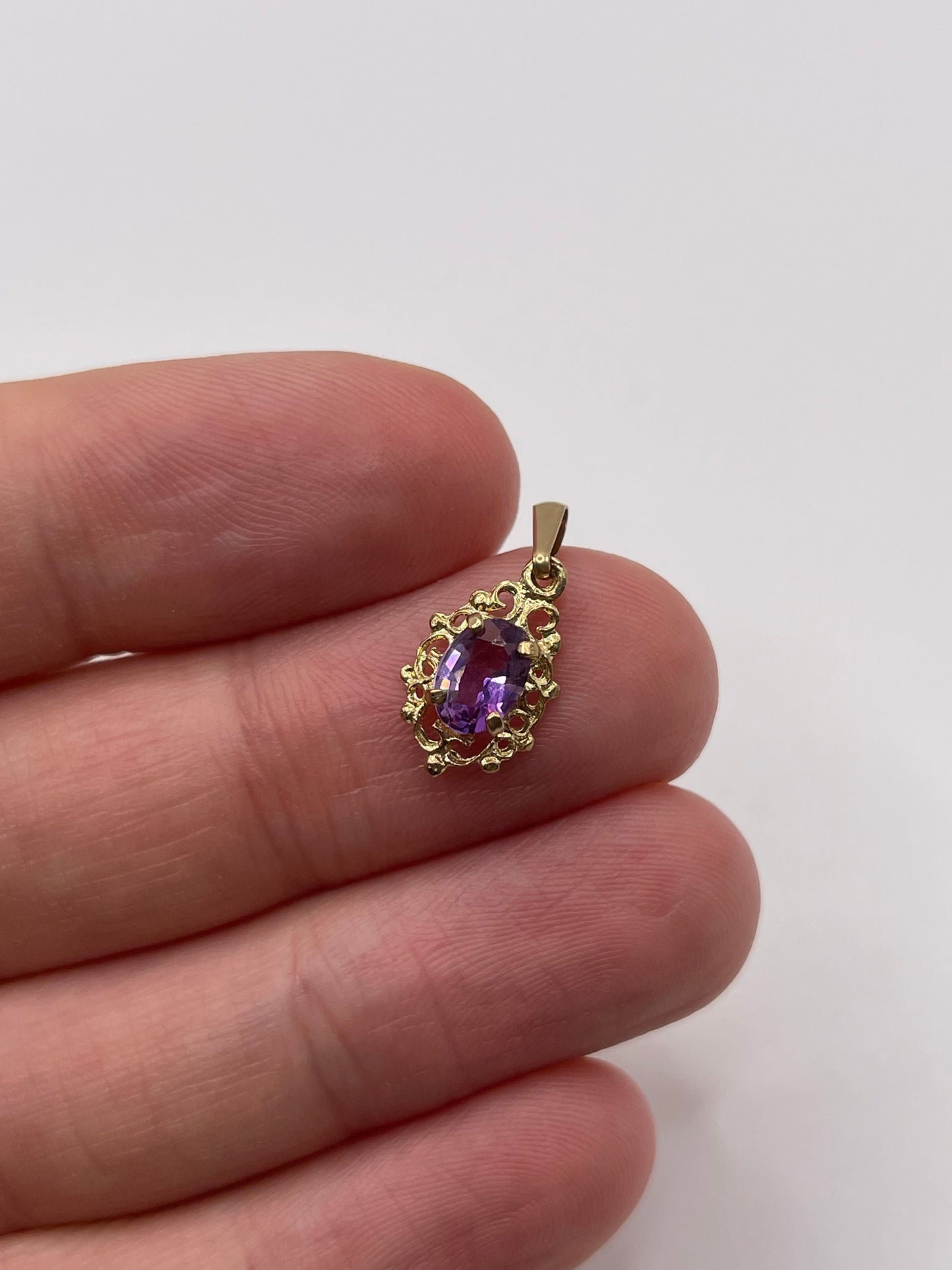 9ct gold amethyst pendant