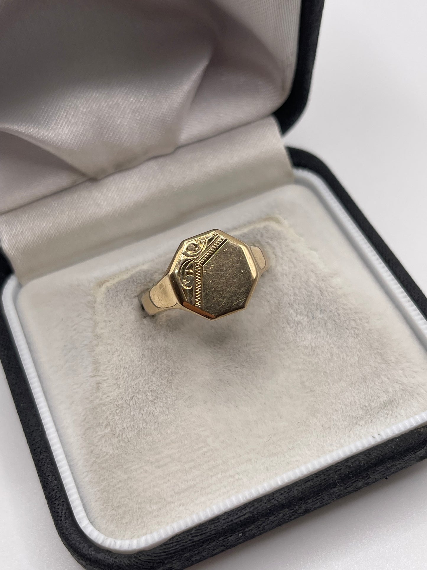 9ct gold signet ring