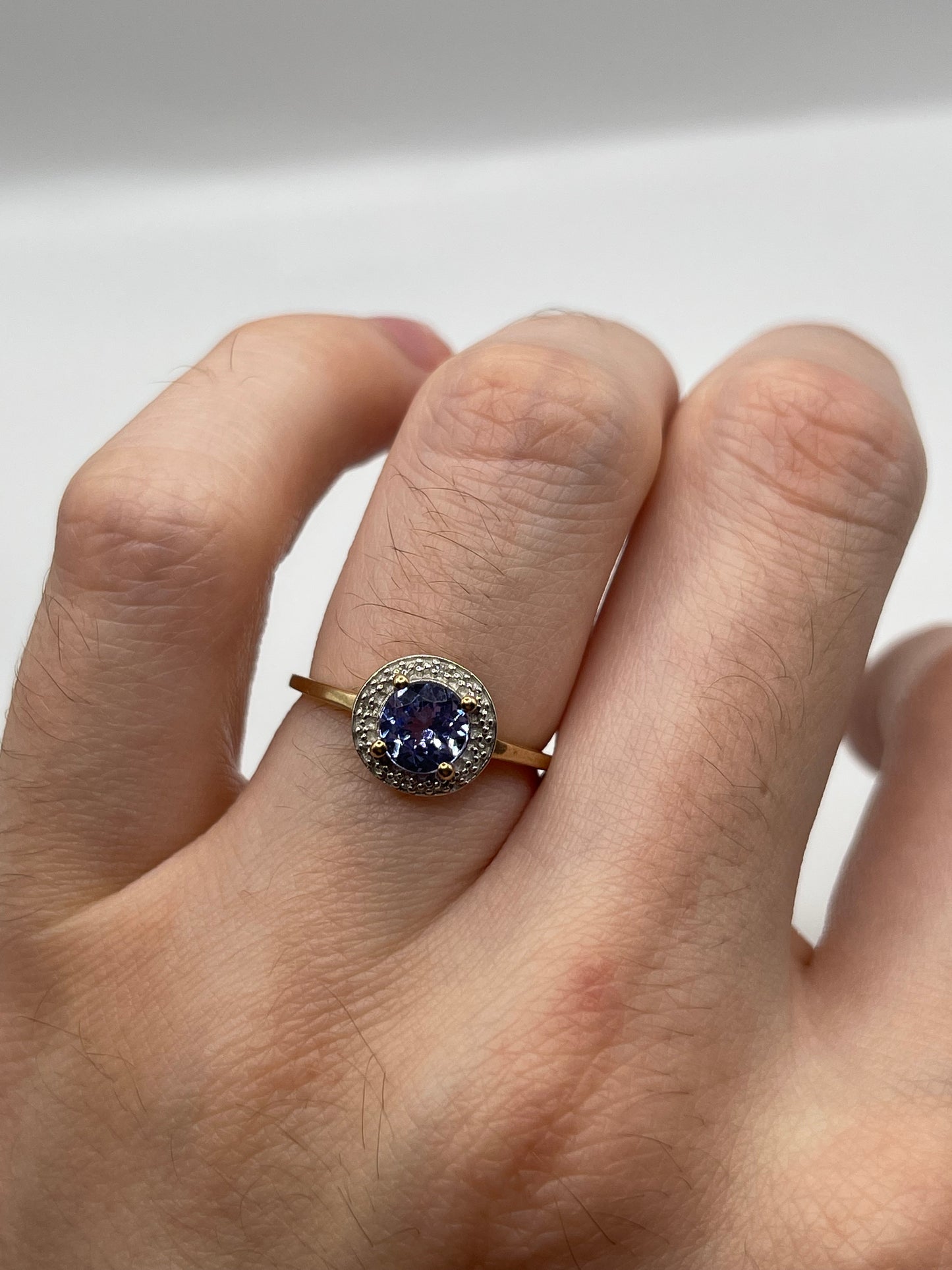 9ct gold tanzanite and diamond ring