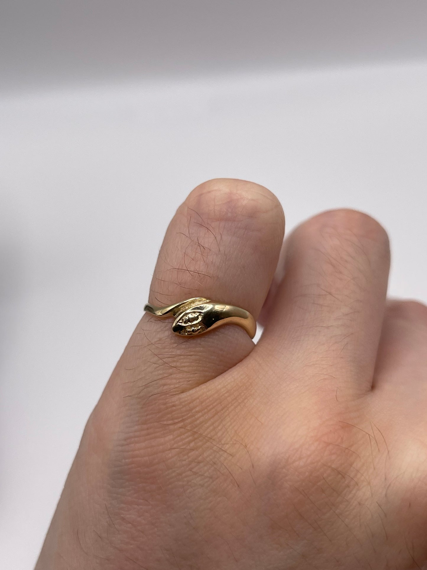 9ct gold snake ring