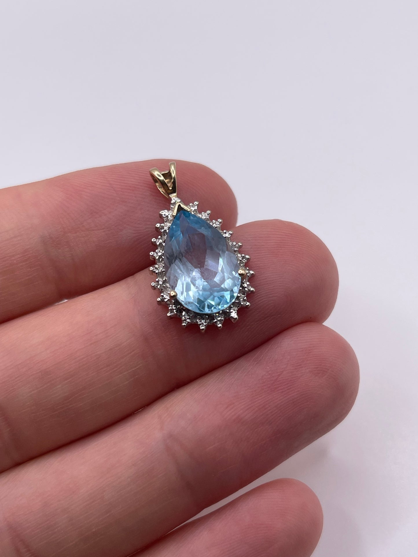 9ct gold topaz and diamond pendant