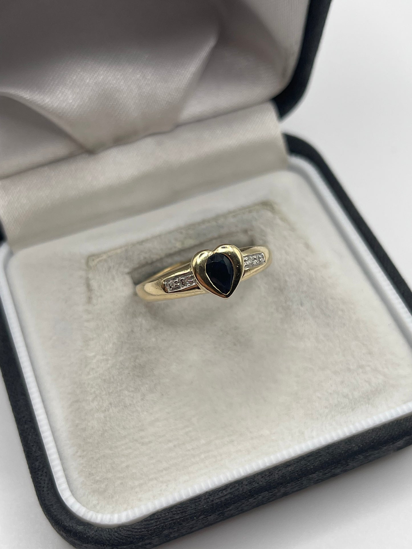 9ct gold sapphire and diamond ring
