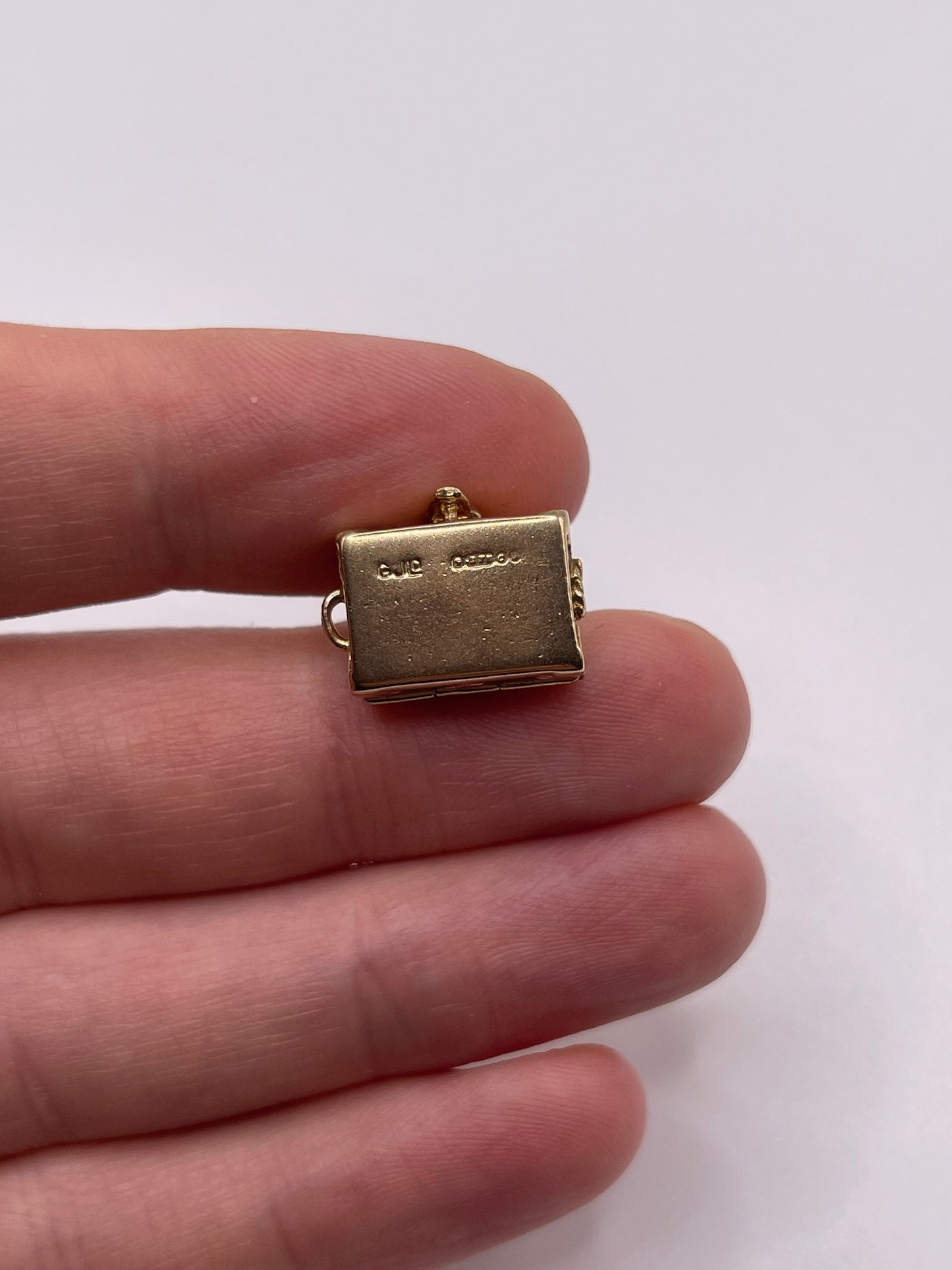 9ct gold treasure chest charm