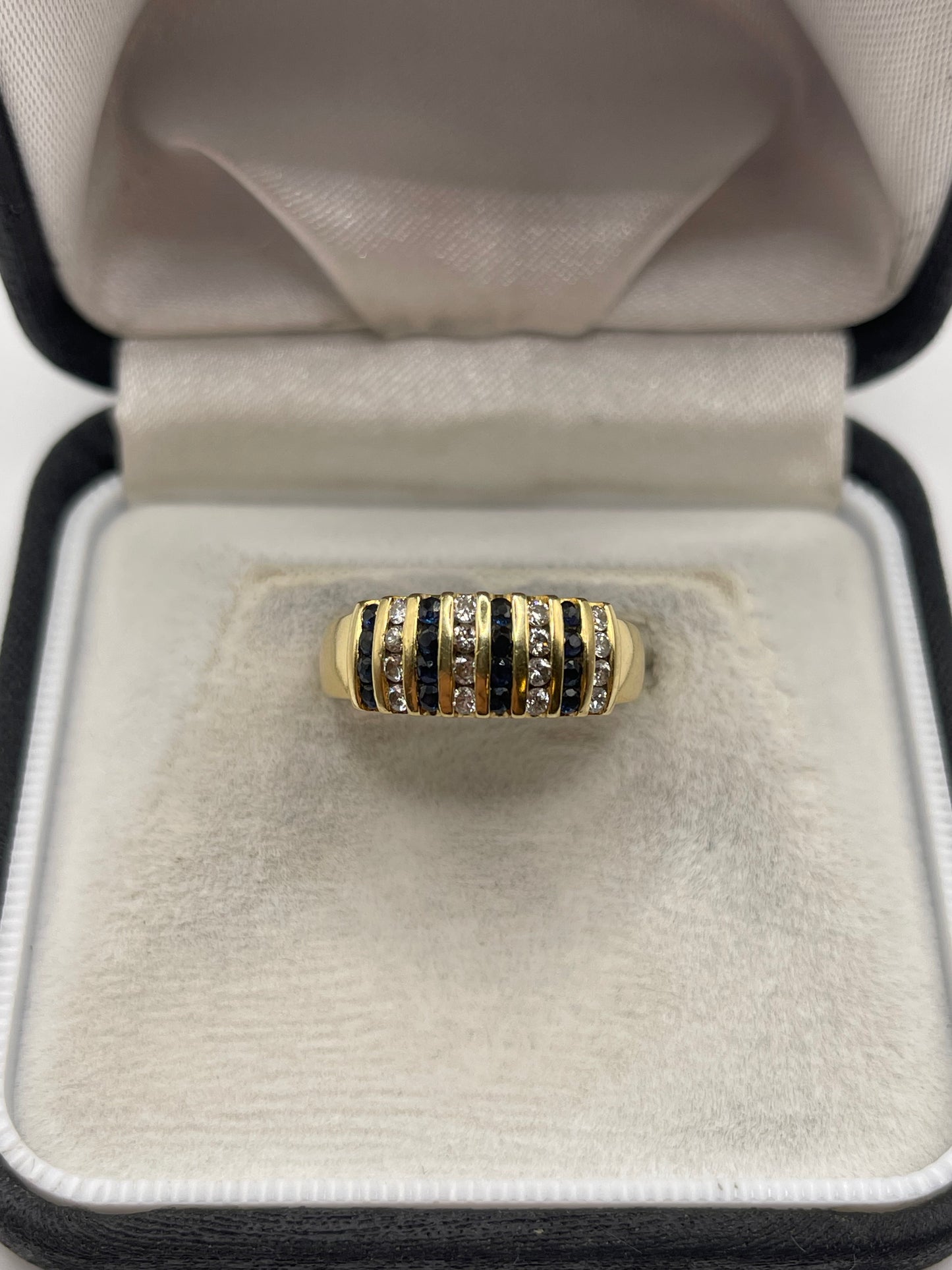 18ct gold sapphire and diamond ring