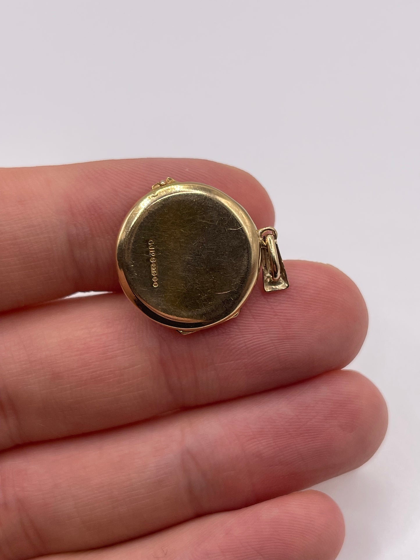 9ct gold locket pendant
